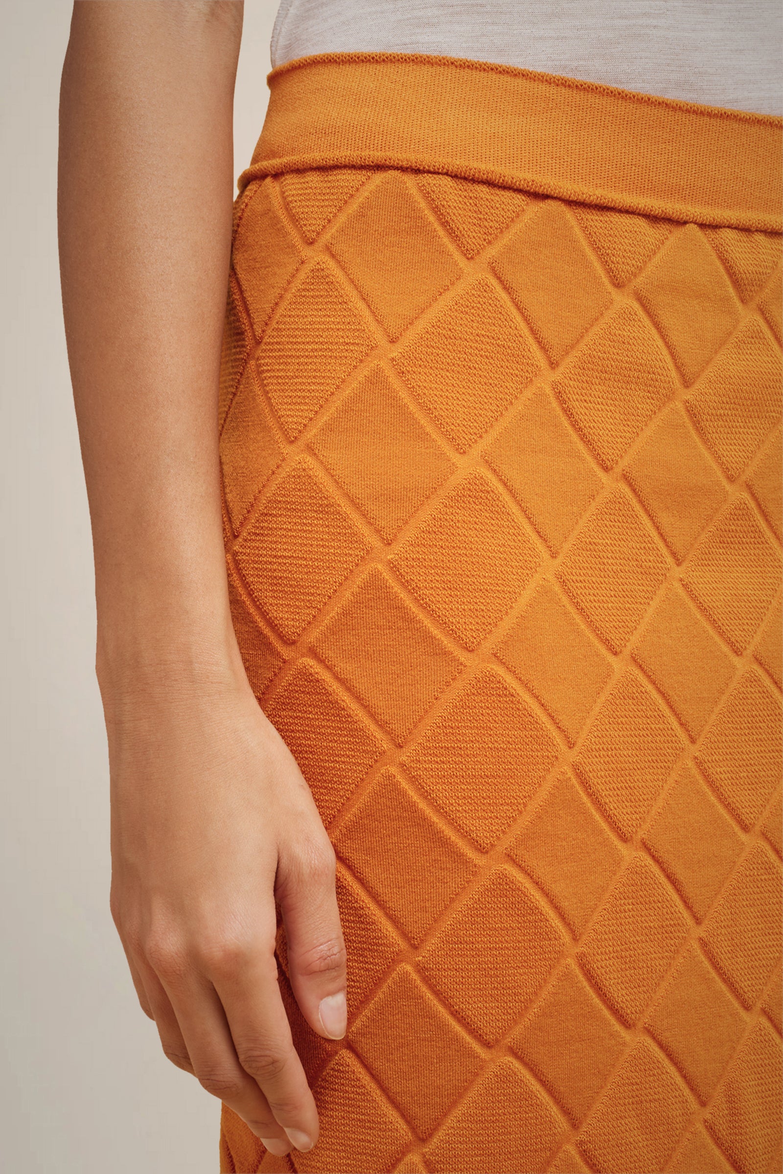 EMBOSSED JACQUARD SKIRT