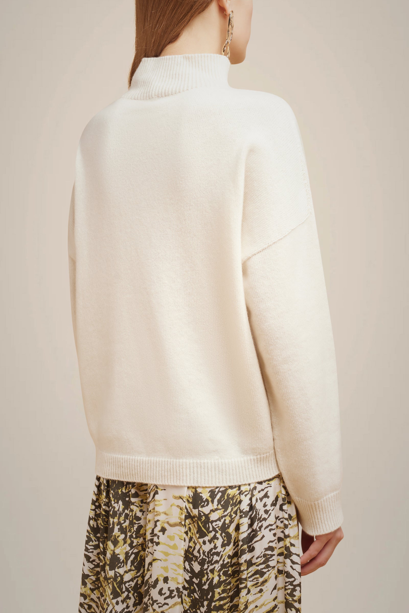 HIGH NECK SWEATER