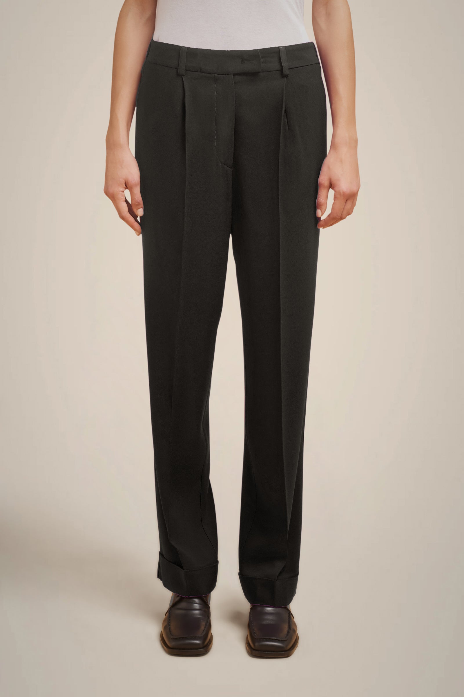PLEATED TROUSERS