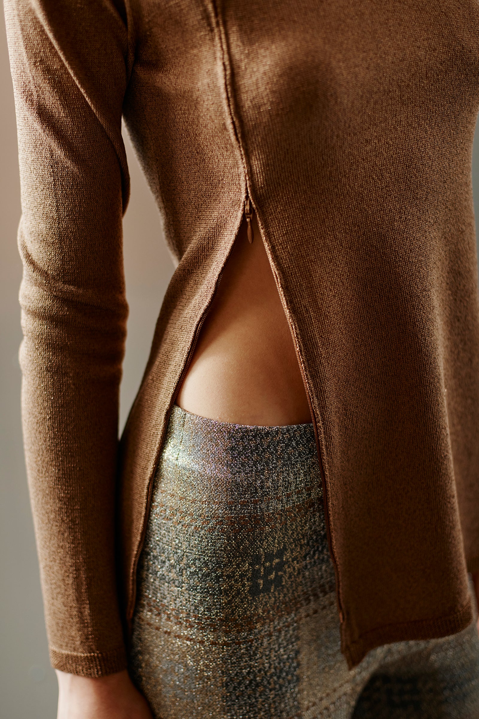 DOLCEVITA IN LUREX CON ZIP DA SPALLA A FIANCO