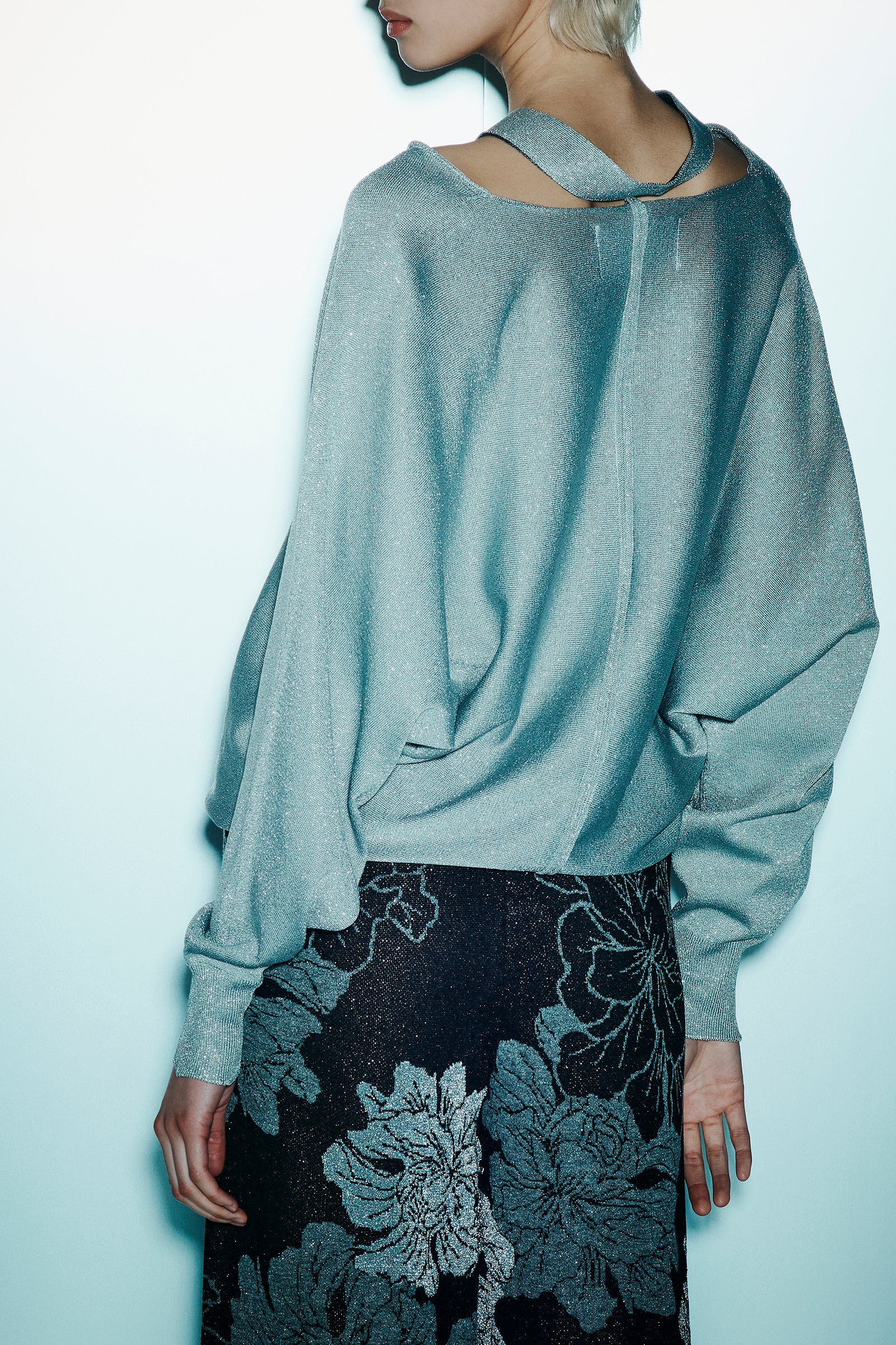 MAGLIA CON DETTAGLI CUT OUT IN LUREX