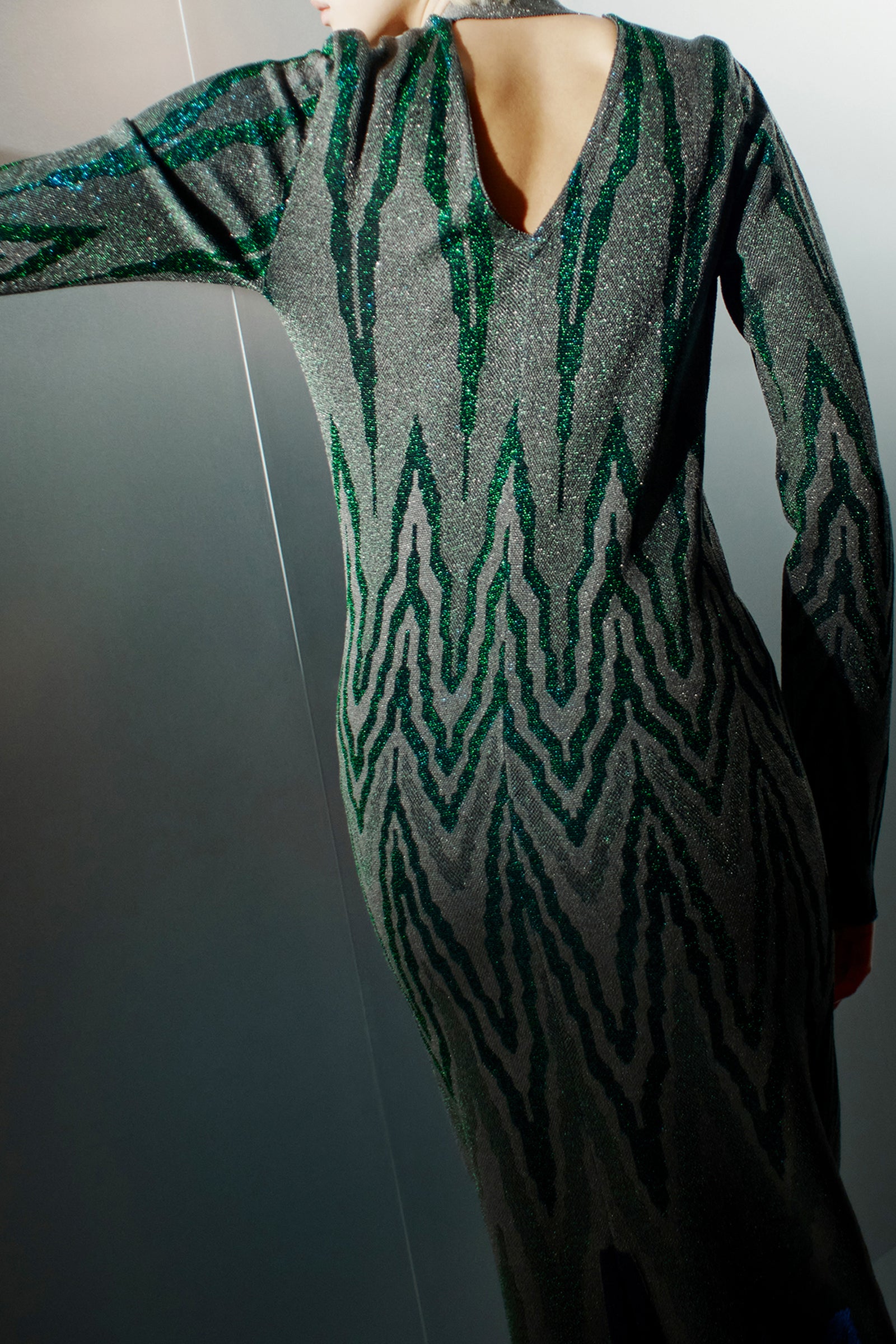 ABITO CON DETTAGLIO CUT OUT JACQUARD