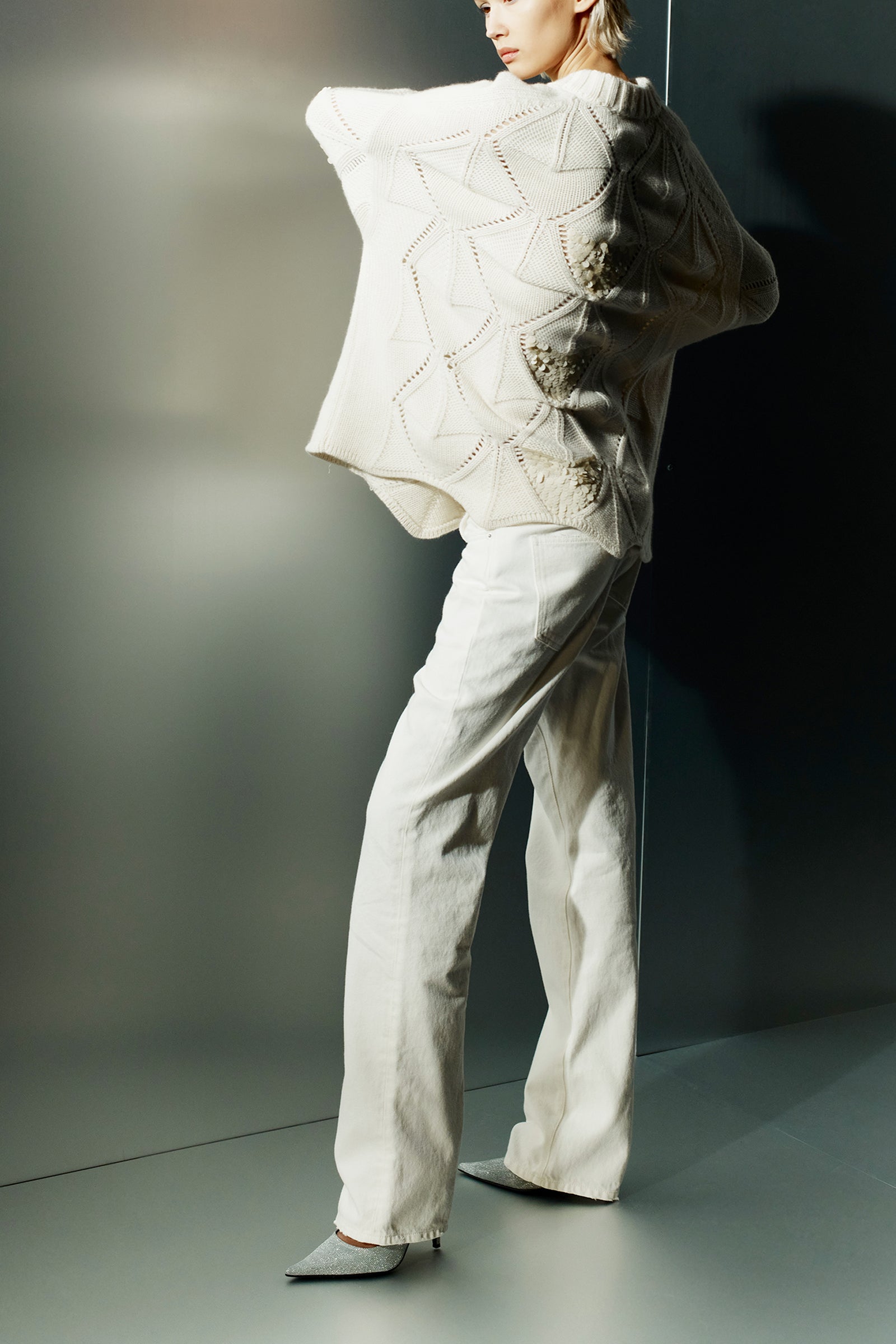 MAGLIA GIROCOLLO CON RICAMO PAILLETTES