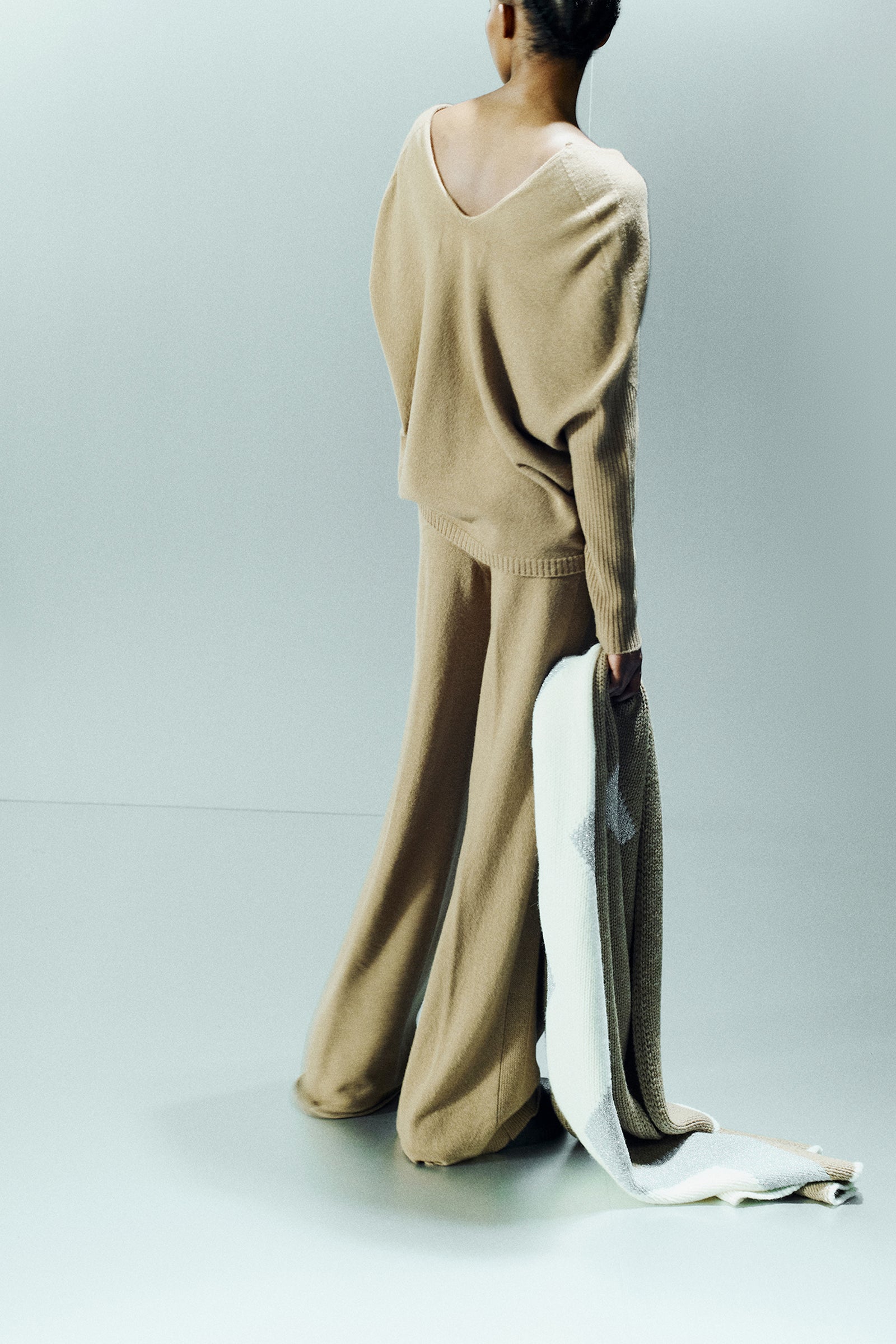 MAGLIA SCOLLO A V IN CASHMERE