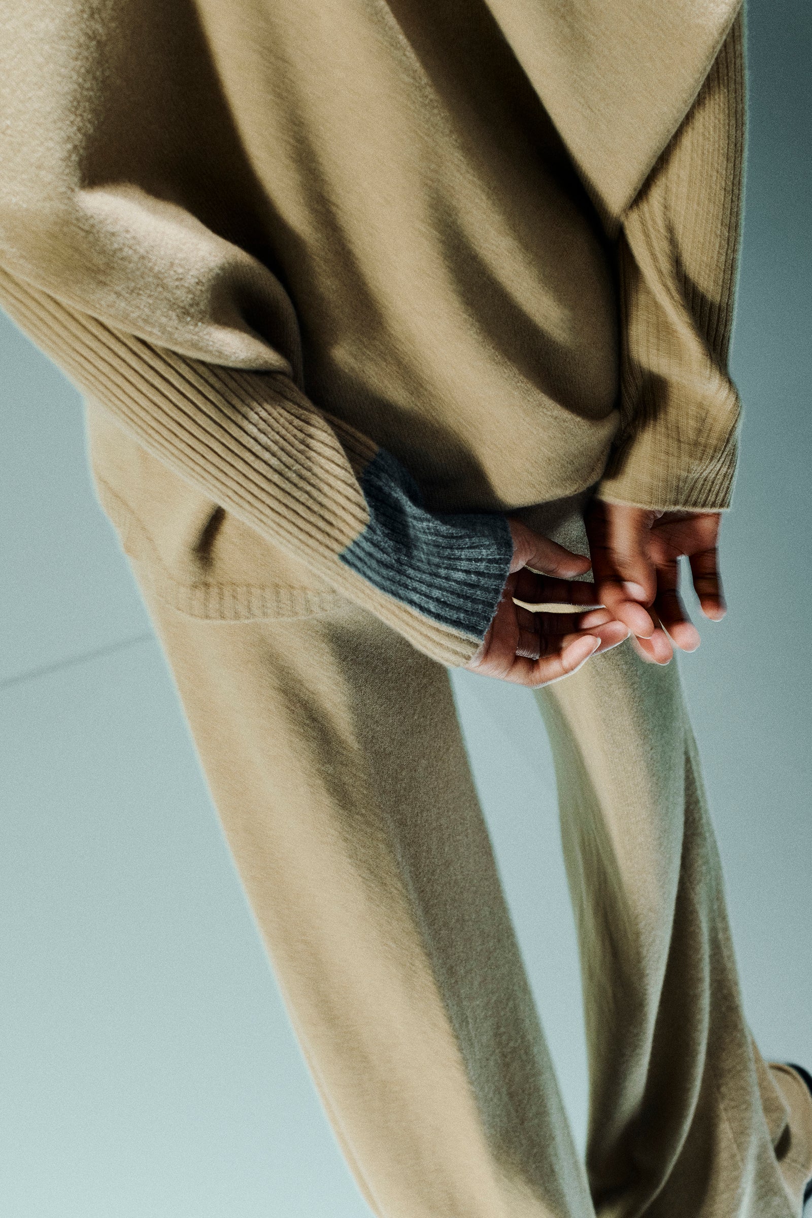 MAGLIA SCOLLO A V IN CASHMERE