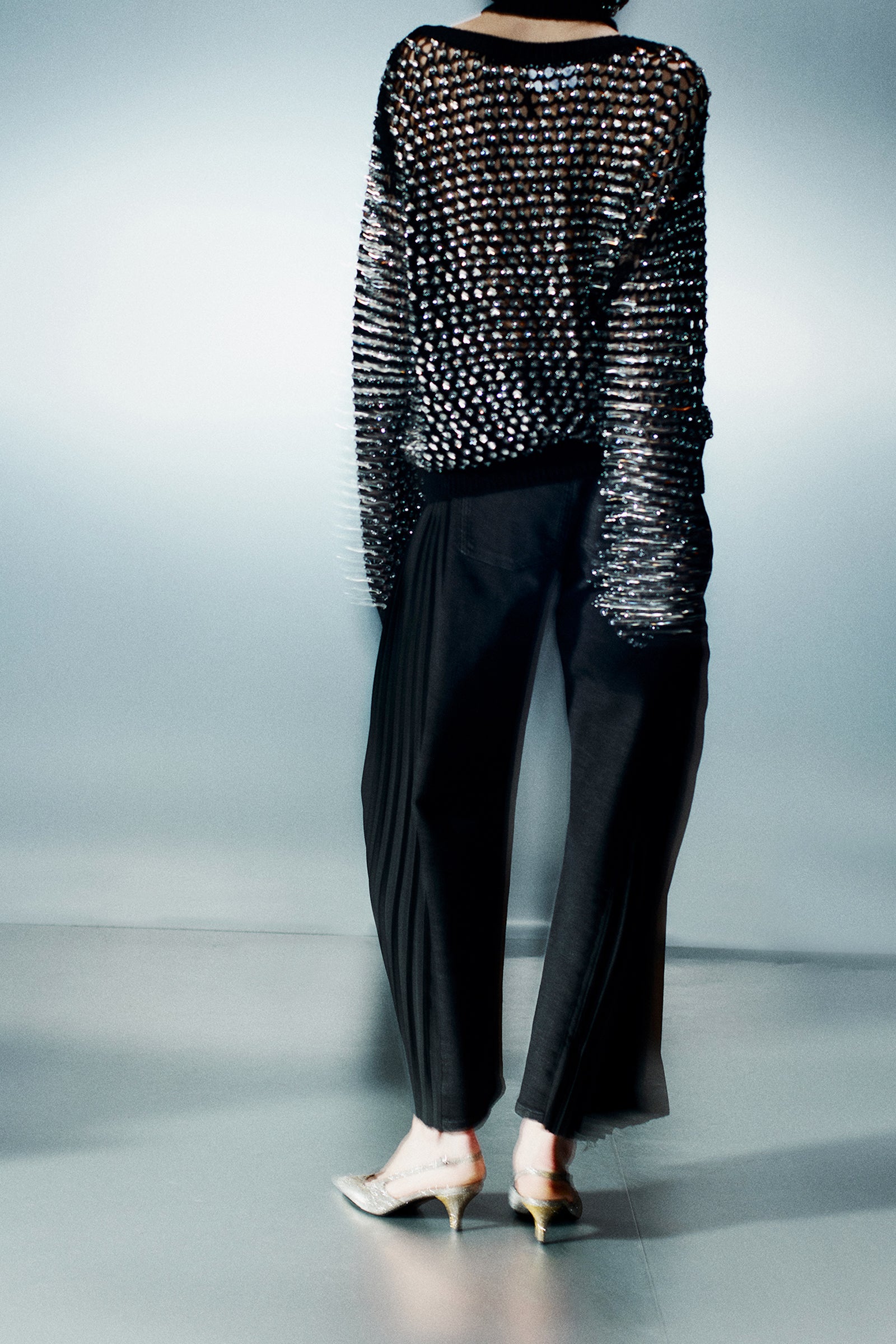 MAGLIA SCOLLO A V A RETE CON STRASS GIOIELLO