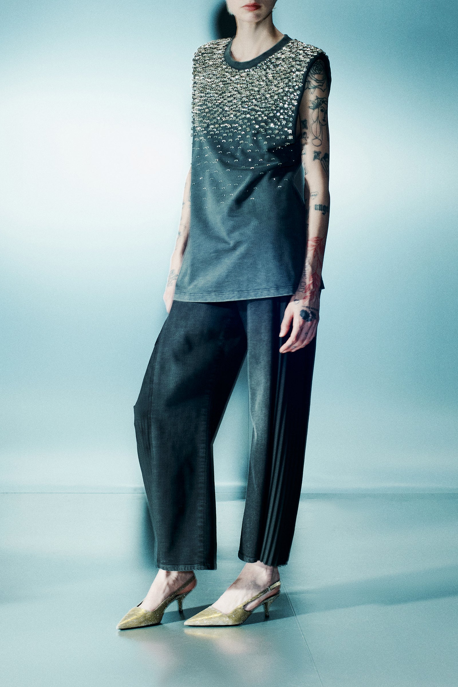 T-SHIRT CON RICAMO STRASS GIOIELLO