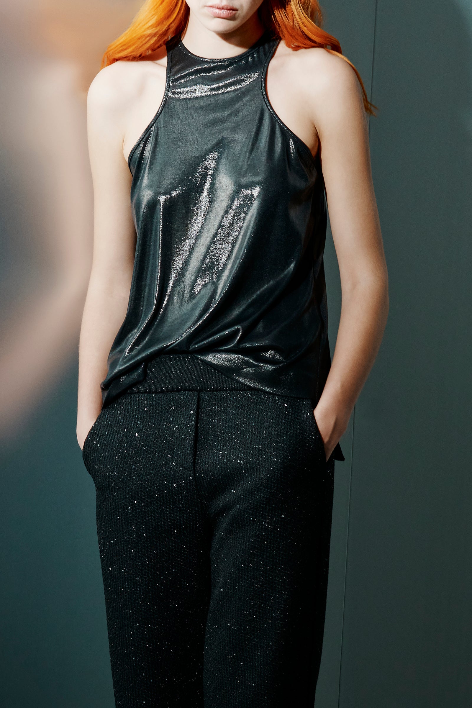 CANOTTA SCOLLO HALTER IN JERSEY SHINY