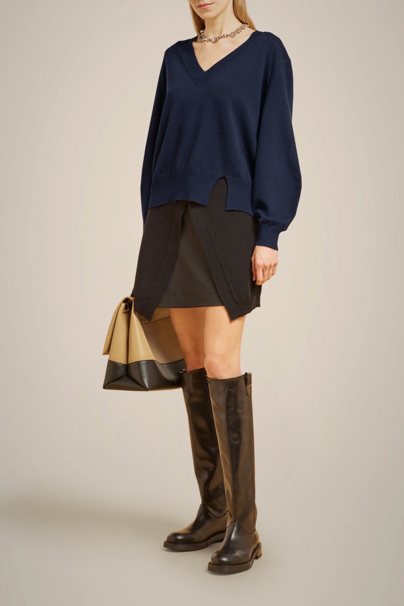 MAGLIA SCOLLO A V IN LANA MERINOS
