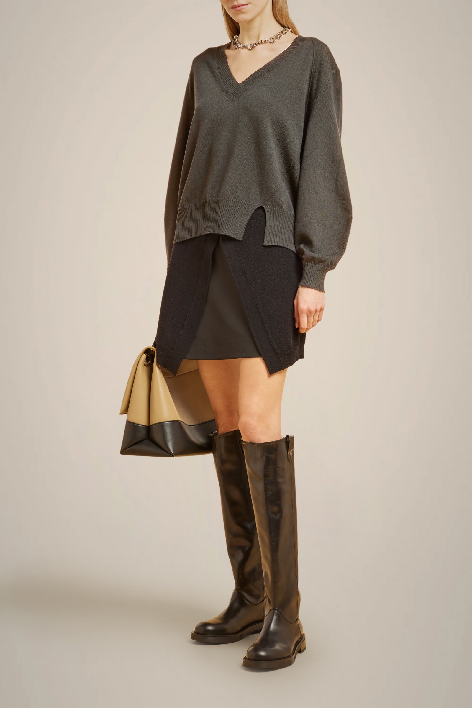 MAGLIA SCOLLO A V IN LANA MERINOS