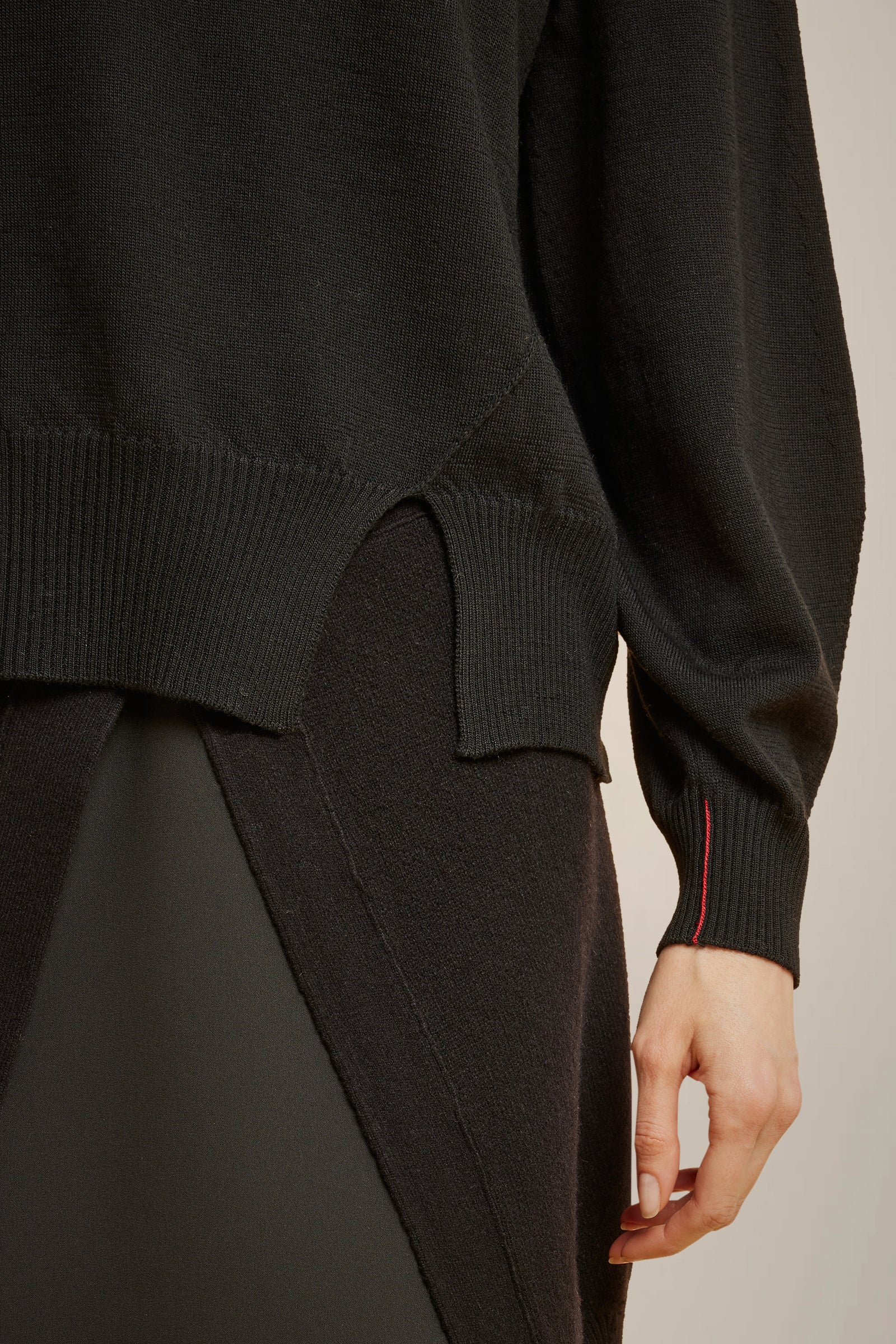 MAGLIA SCOLLO A V IN LANA MERINOS