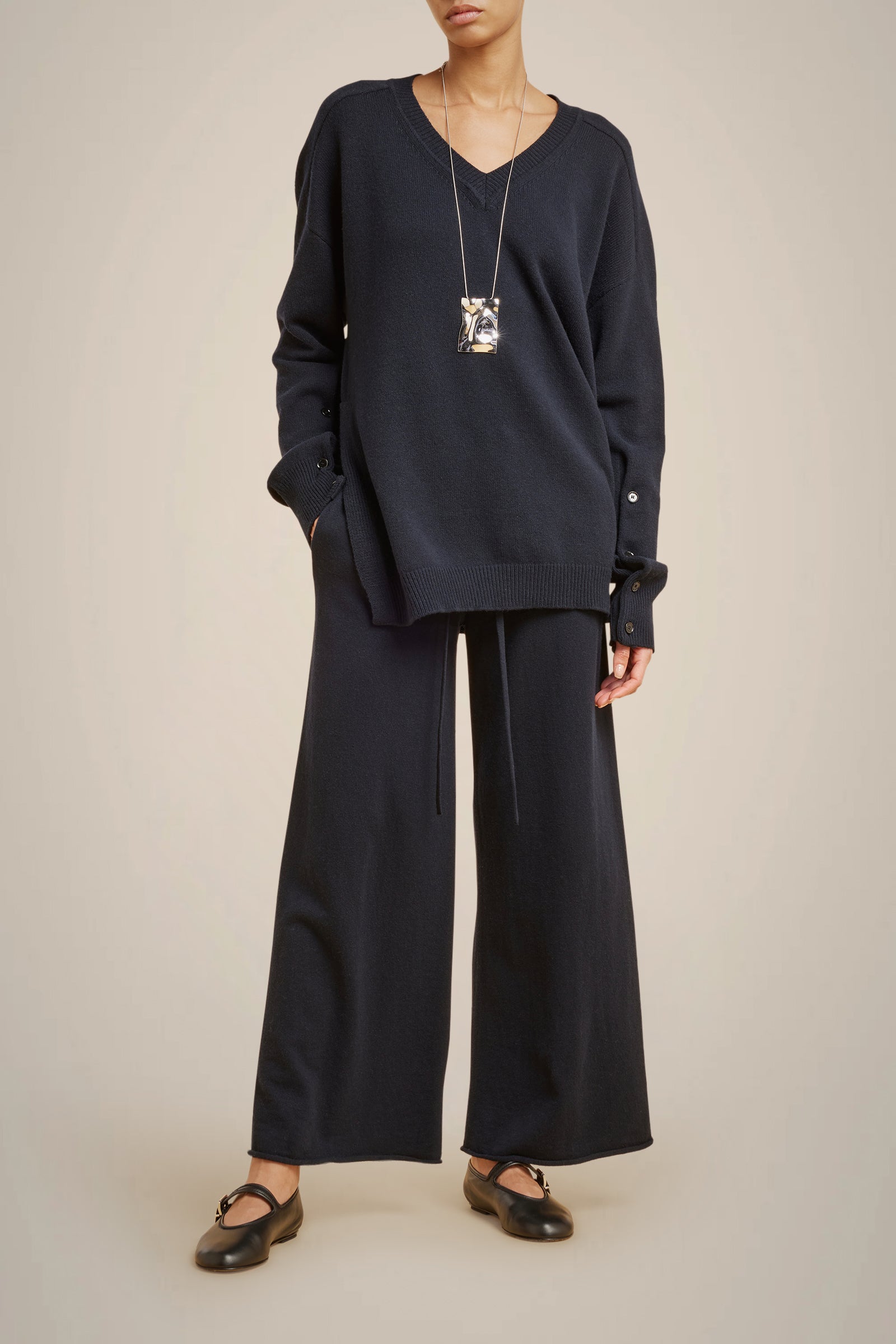MAGLIA SCOLLO A V IN CASHMERE RICICLATO