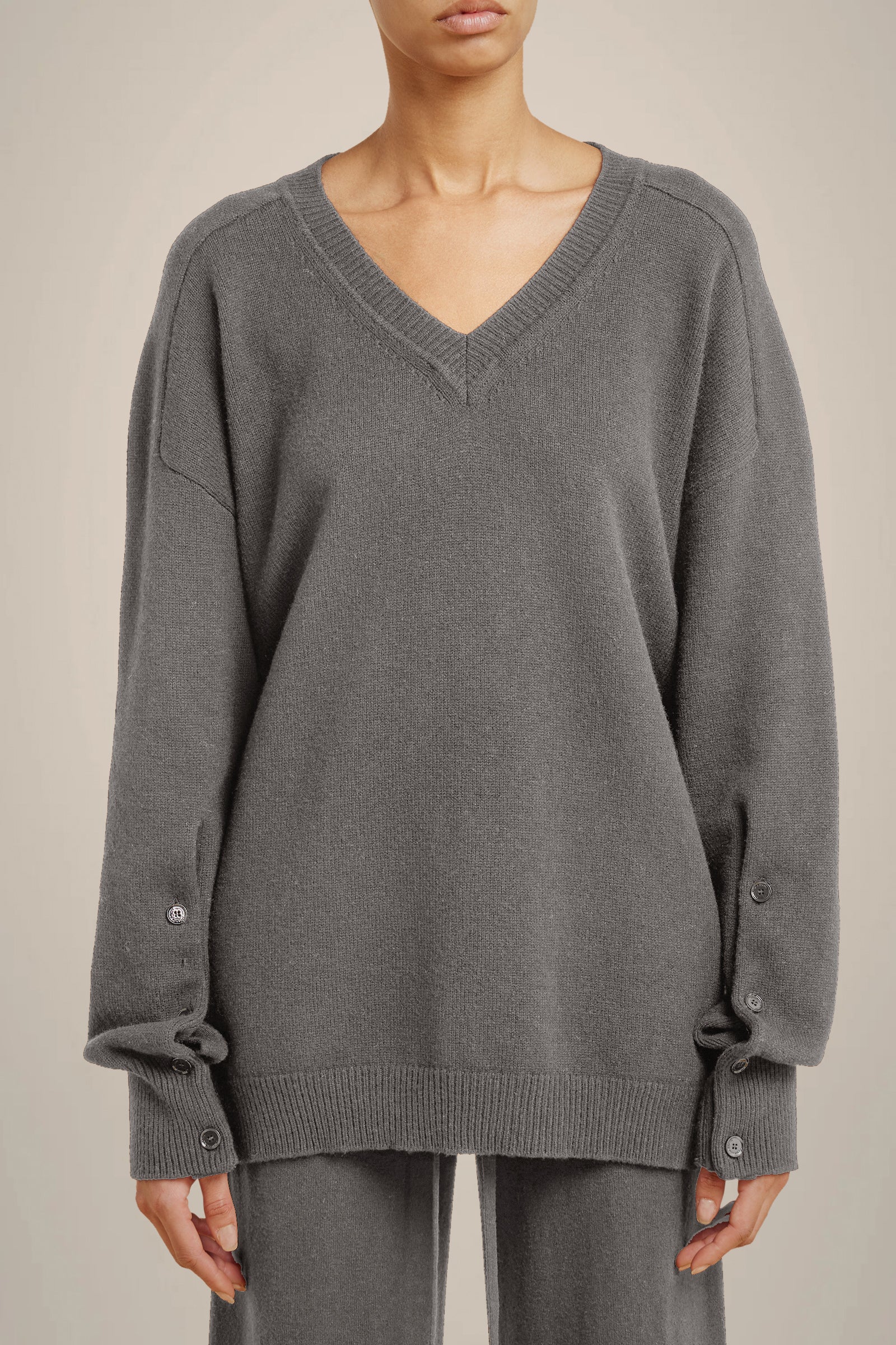 MAGLIA SCOLLO A V IN CASHMERE RICICLATO