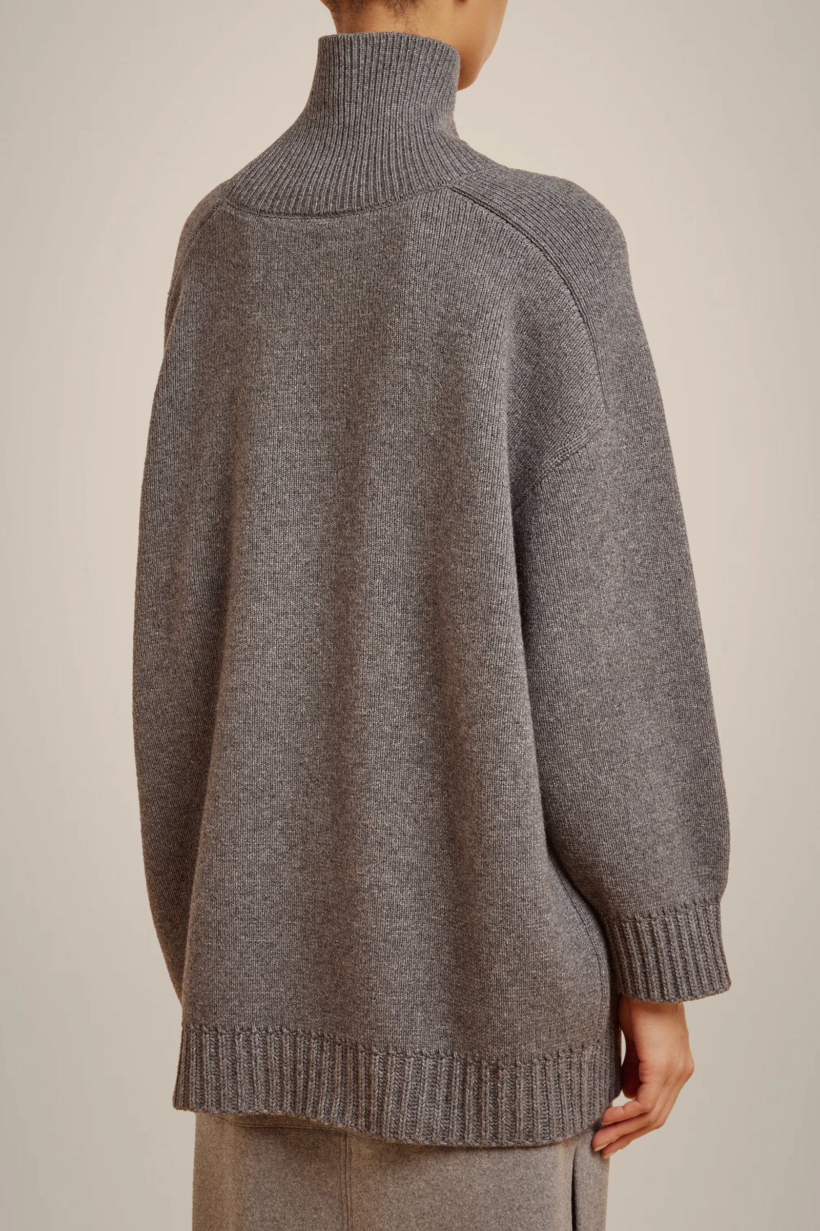 MAGLIA COLLO ALTO IN CASHMERE RICICLATO