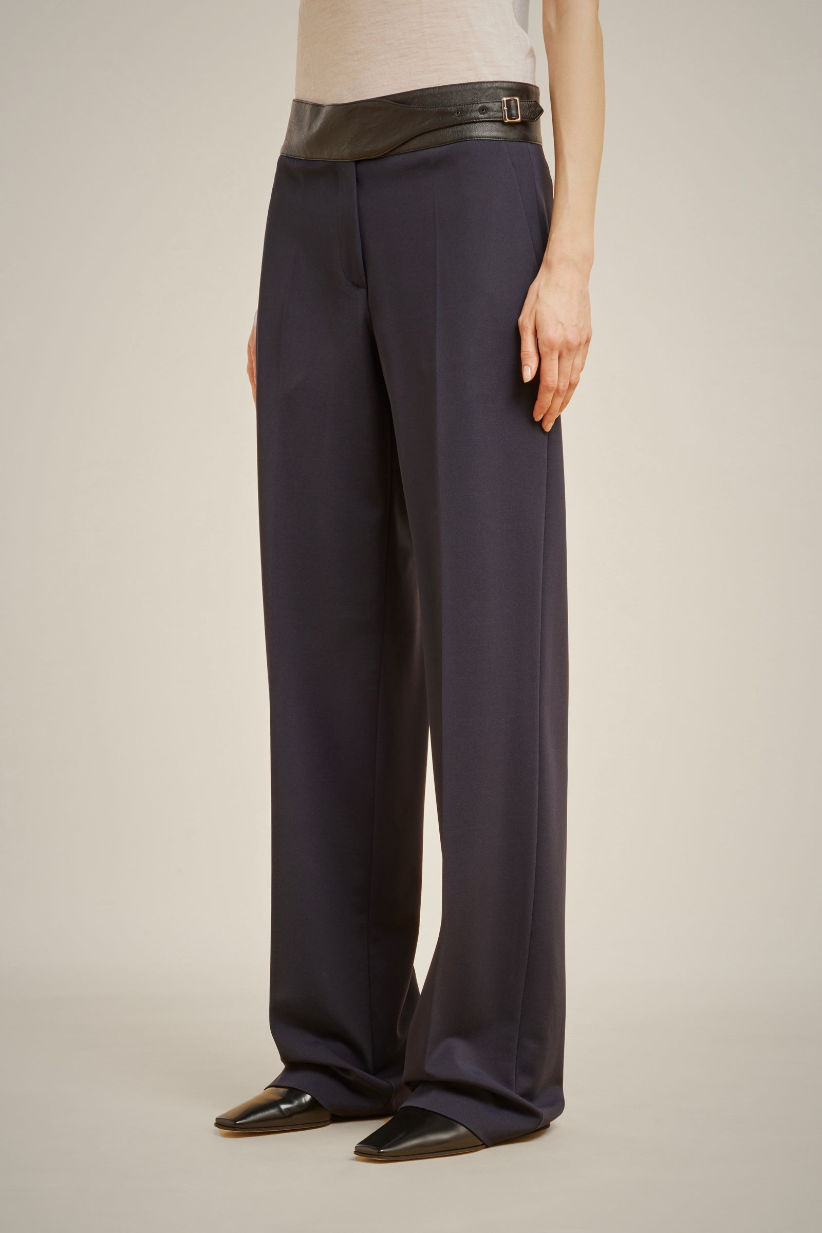 TROUSERS WITH WAIST STRAP