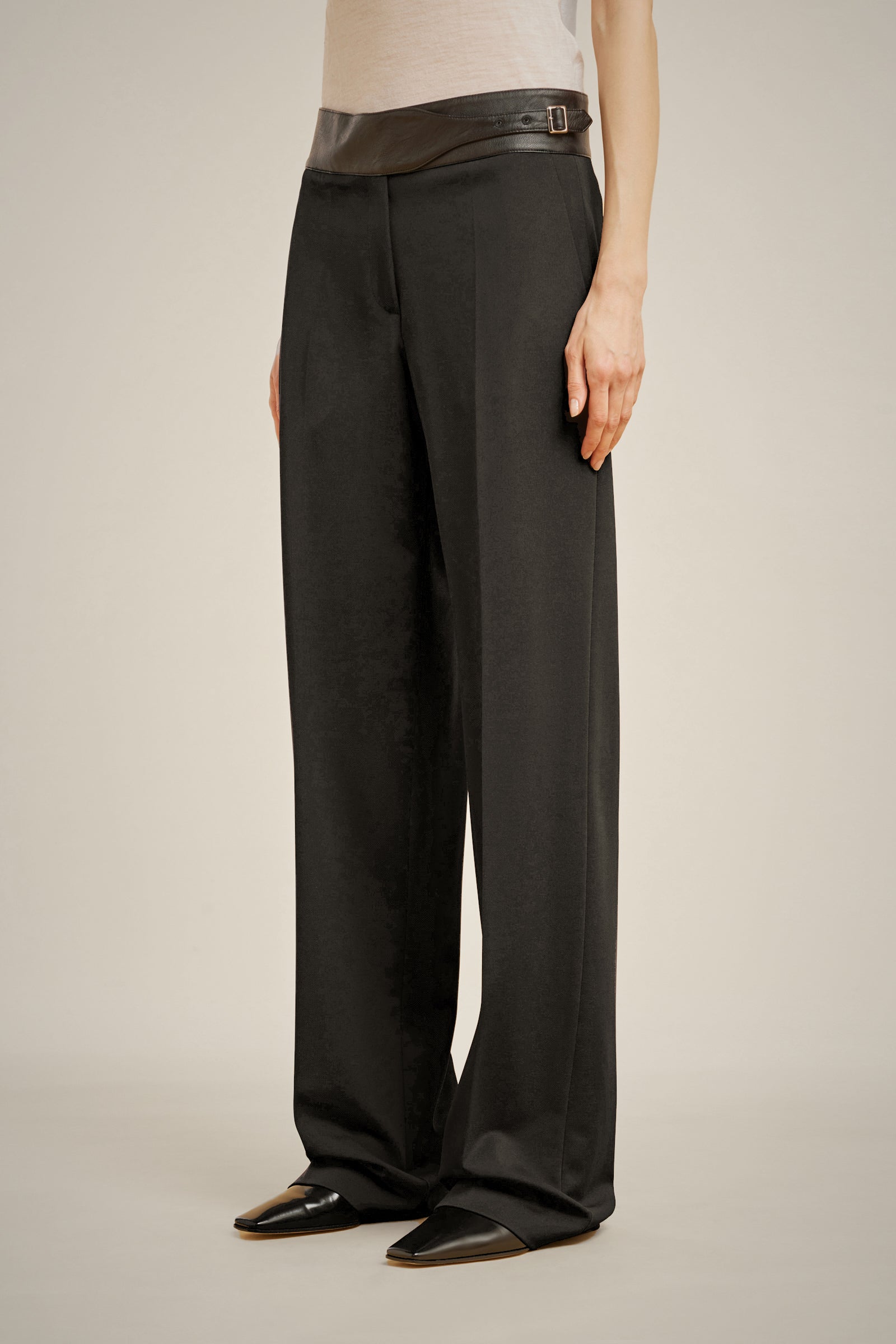 TROUSERS WITH WAIST STRAP