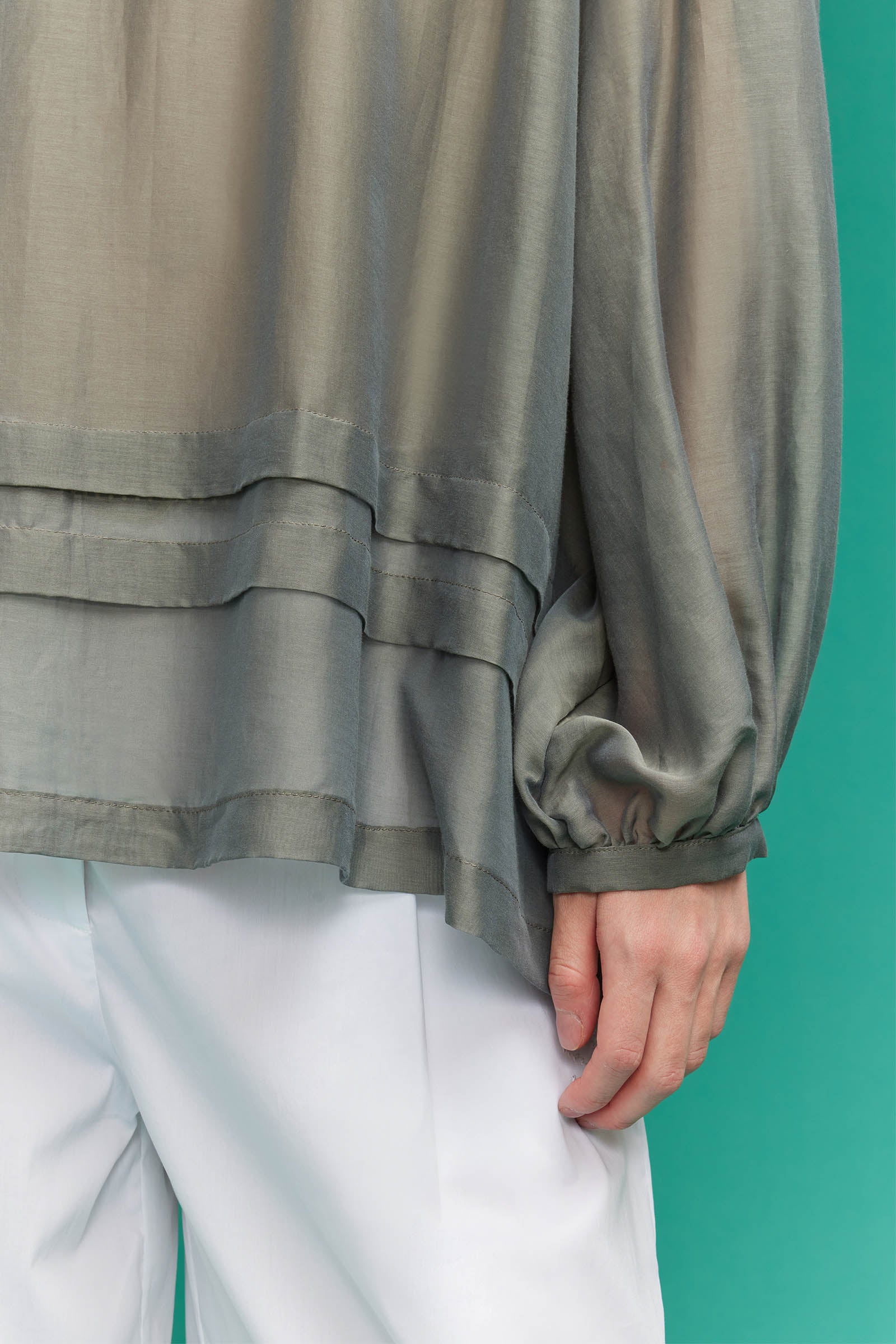 camicia con balze in mussola