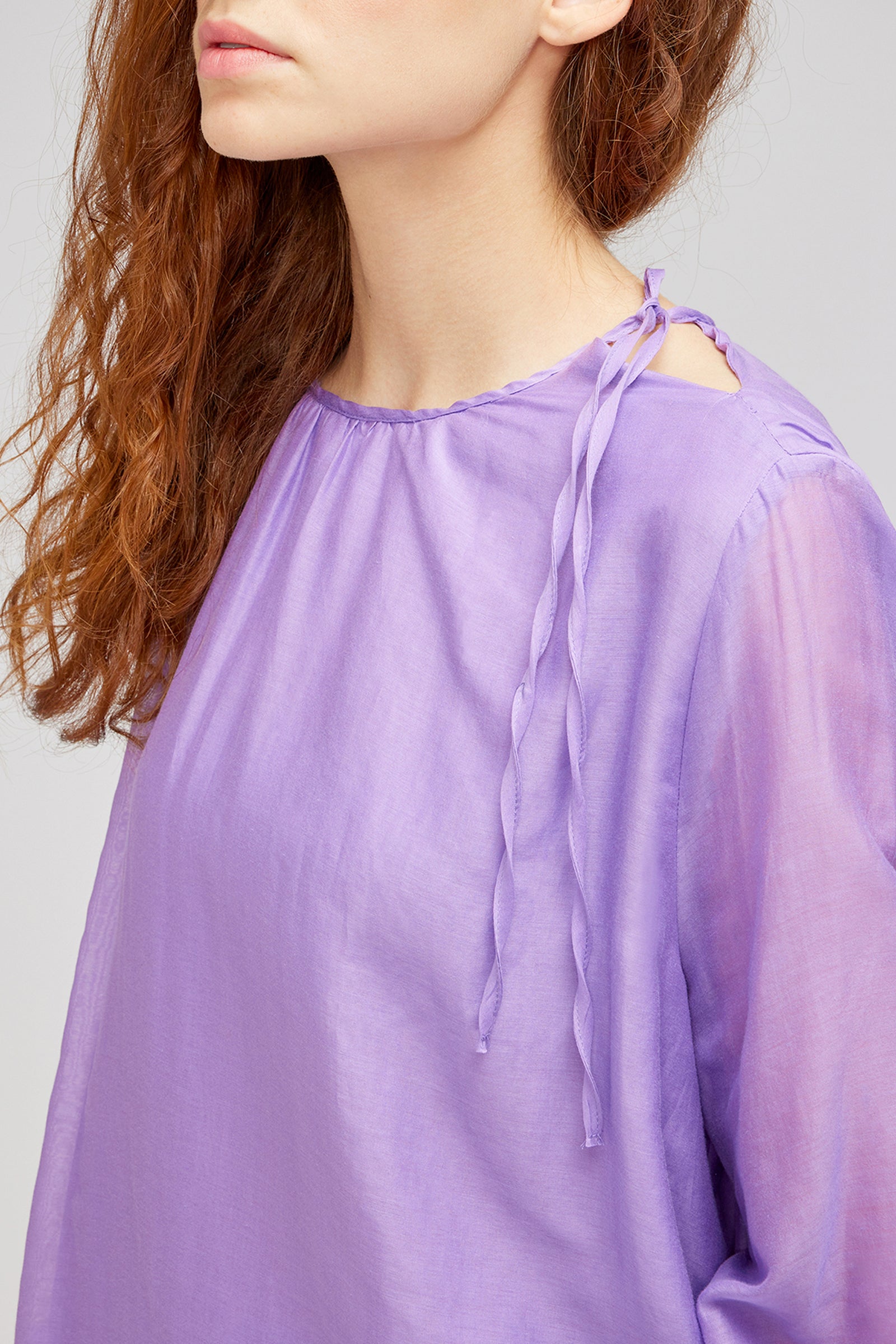 MUSLIN DRESS WITH OPENING ON THE SHOULDER