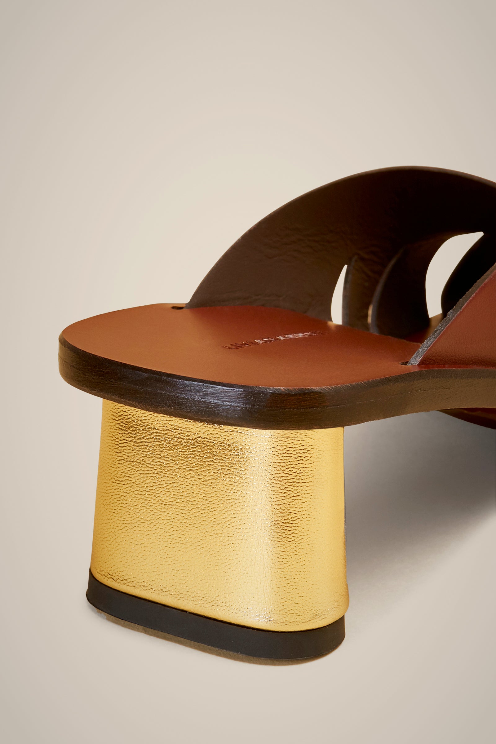 MULE MOTIVO CUT OUT