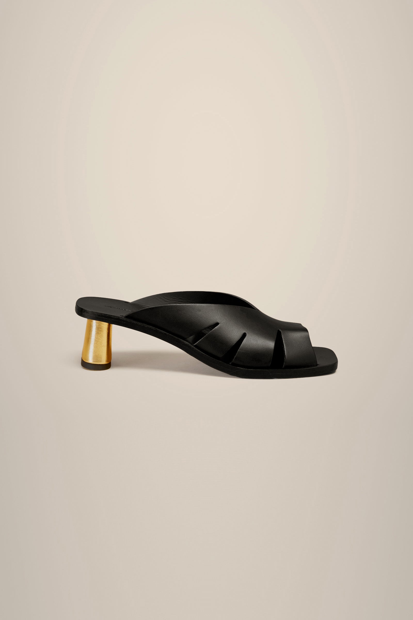 MULE MOTIVO CUT OUT