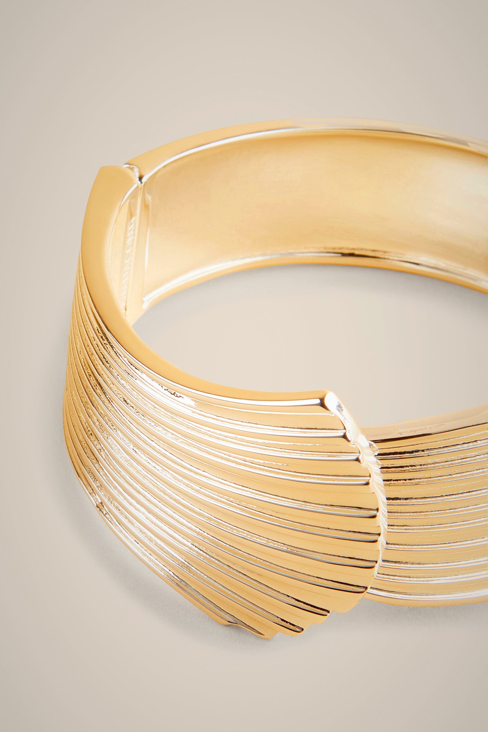 BRACCIALE ZIGRINATO