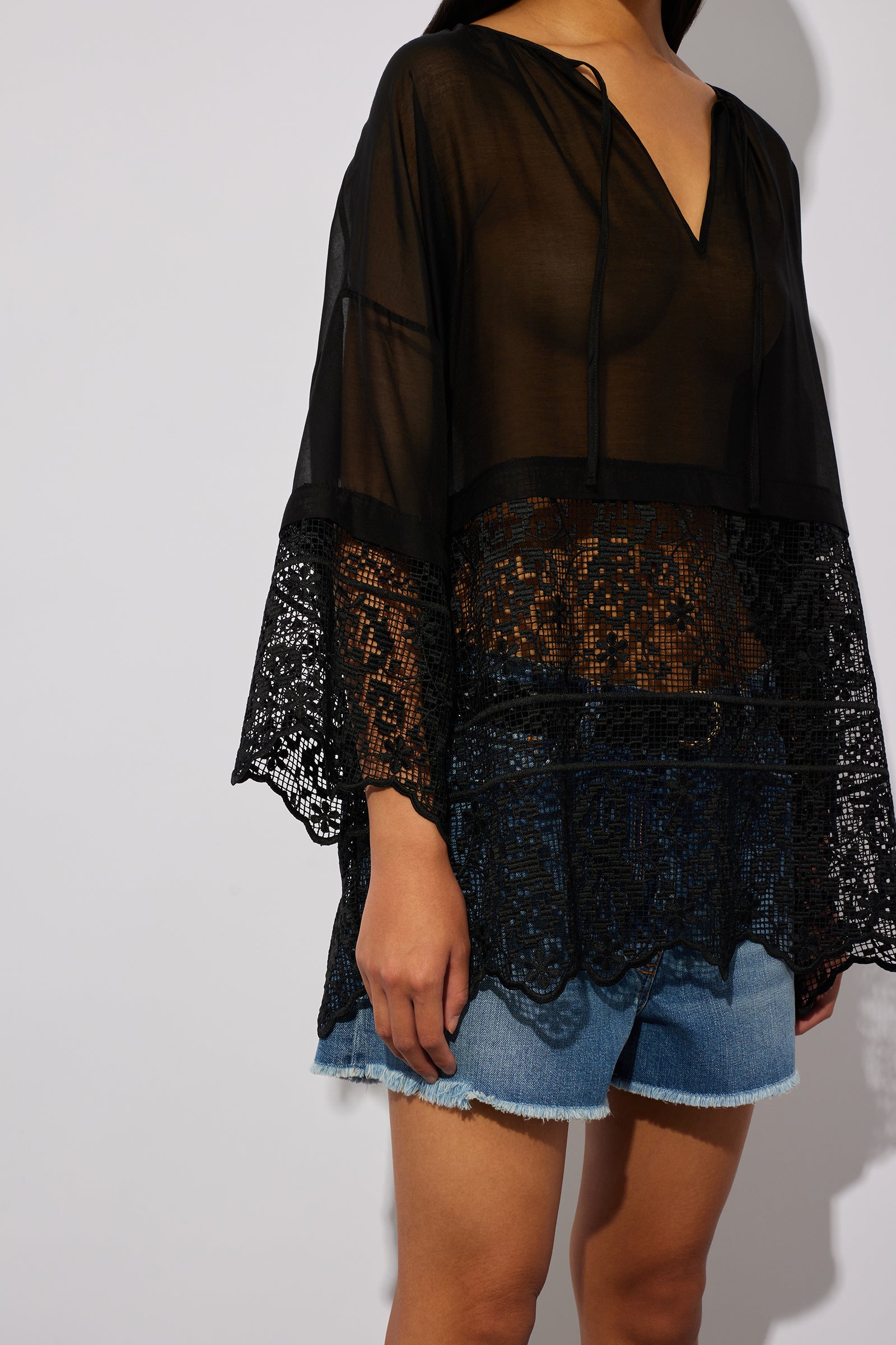 BLUSA IN MUSSOLA E PIZZO MACRAME'