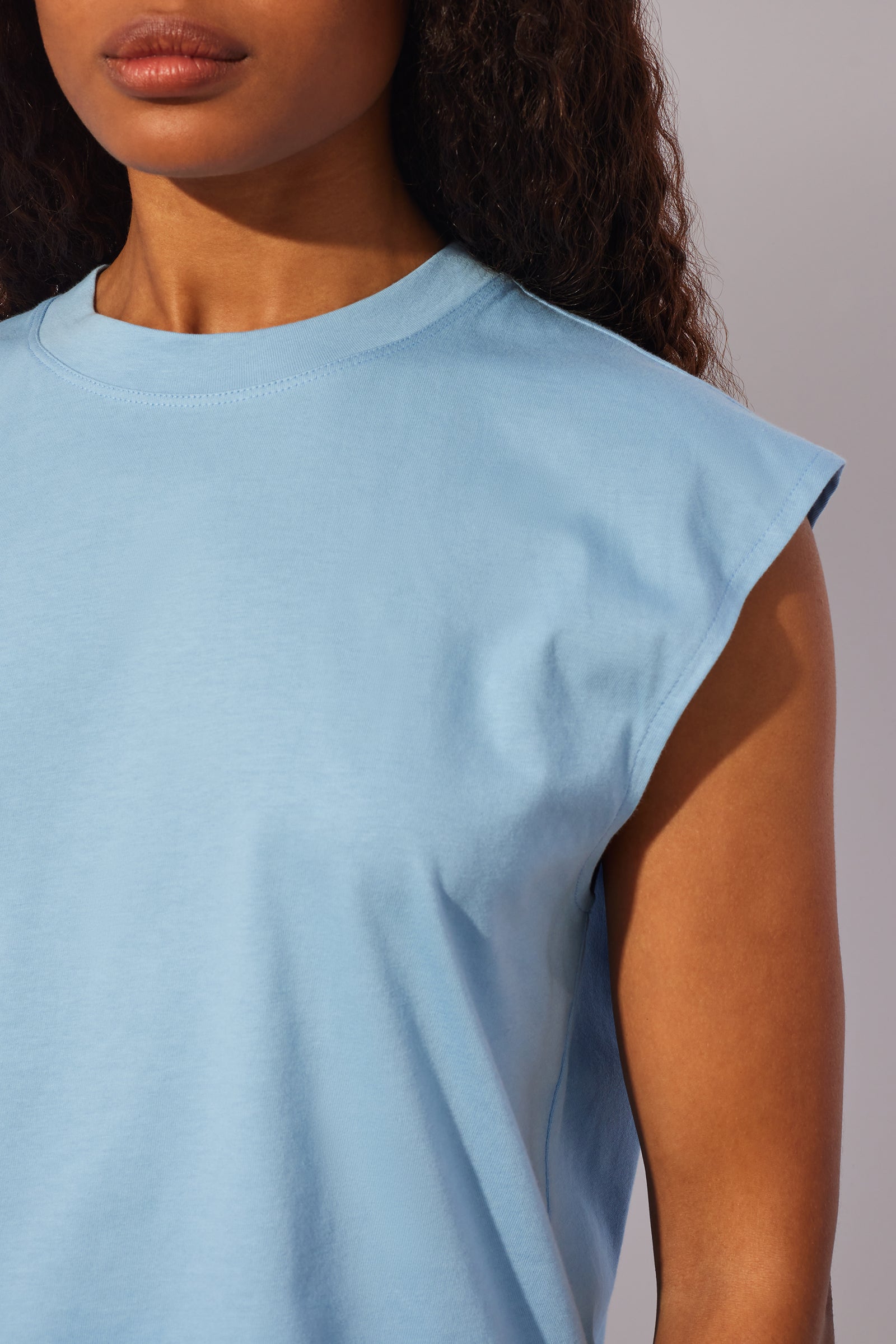 CANOTTA GIROCOLLO CON ALETTE