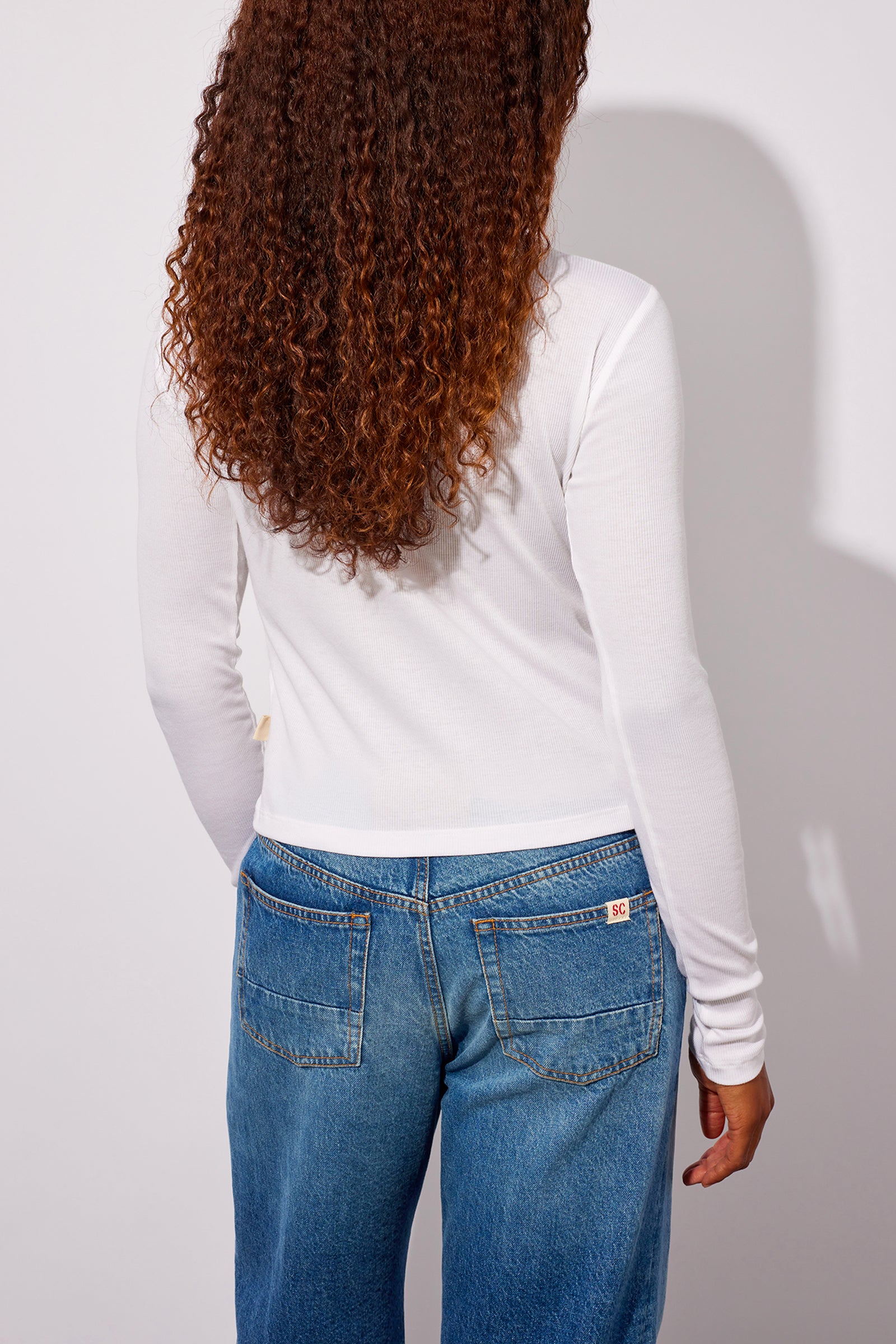 LONG-SLEEVED RIBBED T-SHIRT