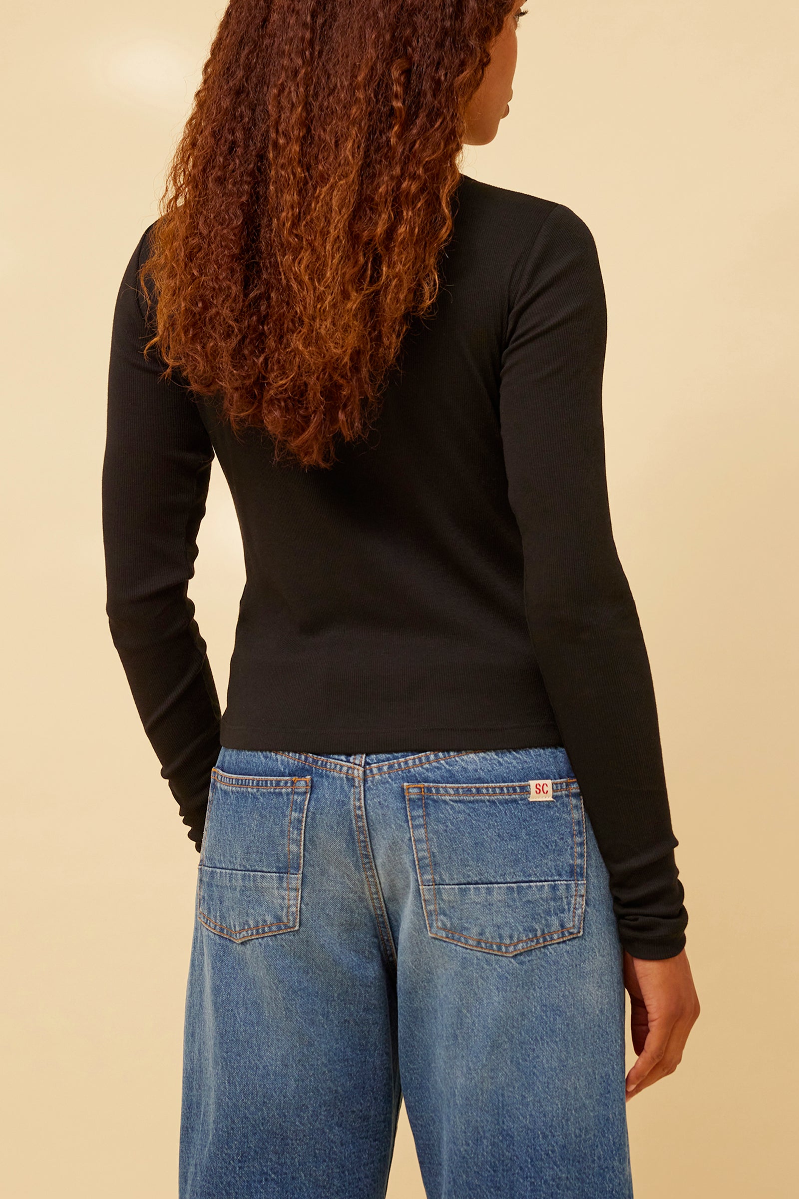 LONG-SLEEVED RIBBED T-SHIRT