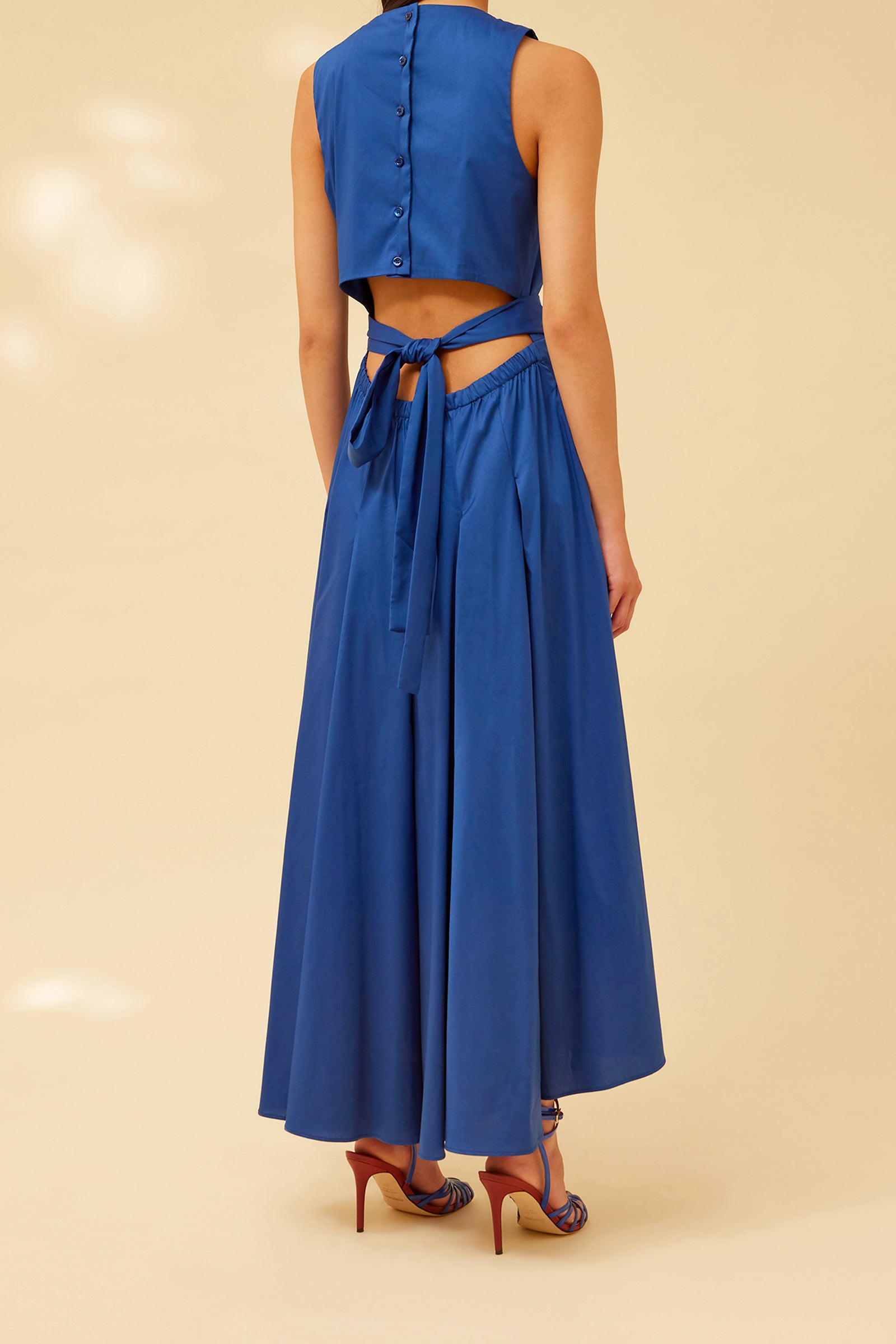 ABITO IN POPELINE CUT OUT
