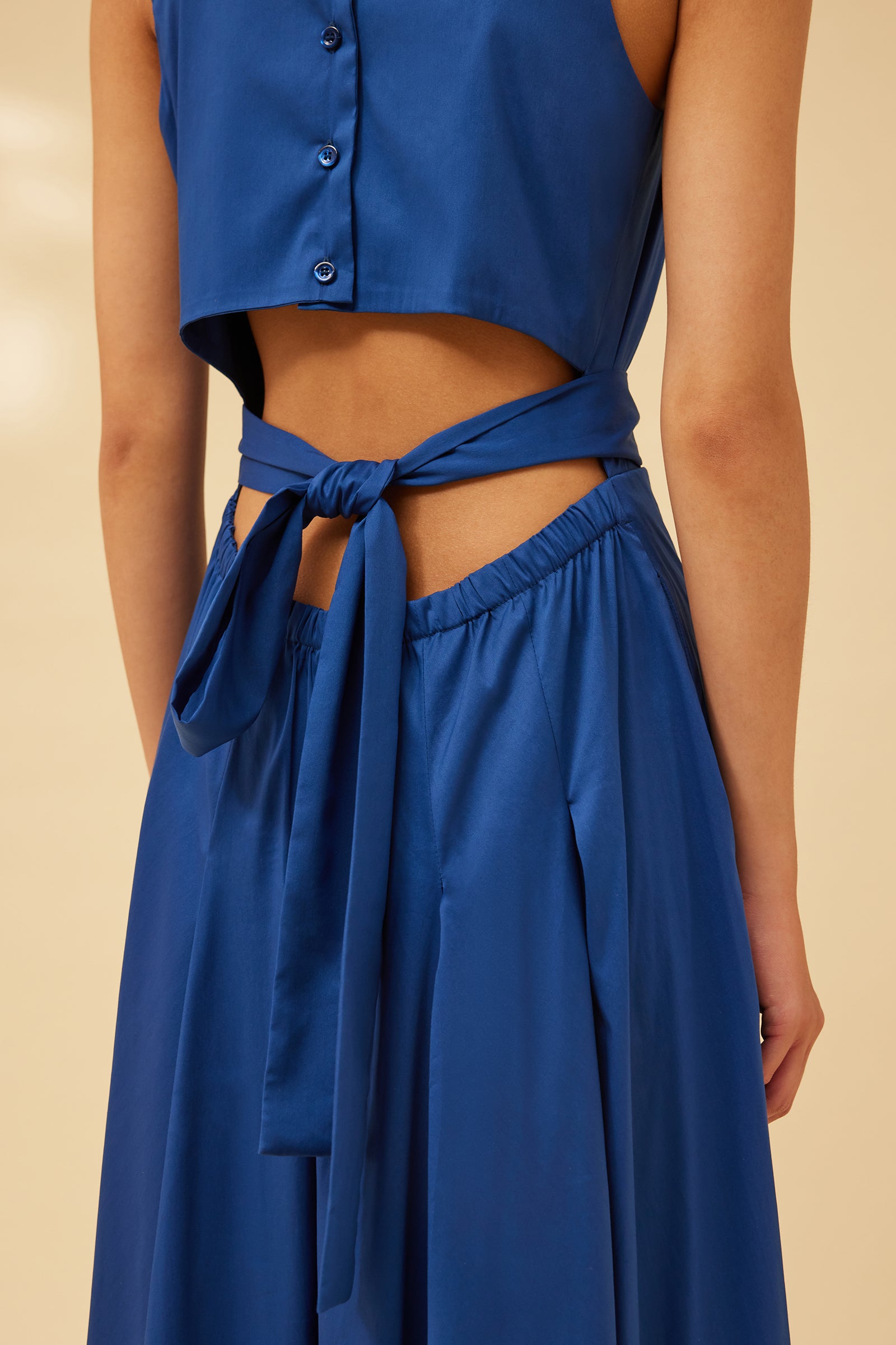 ABITO IN POPELINE CUT OUT