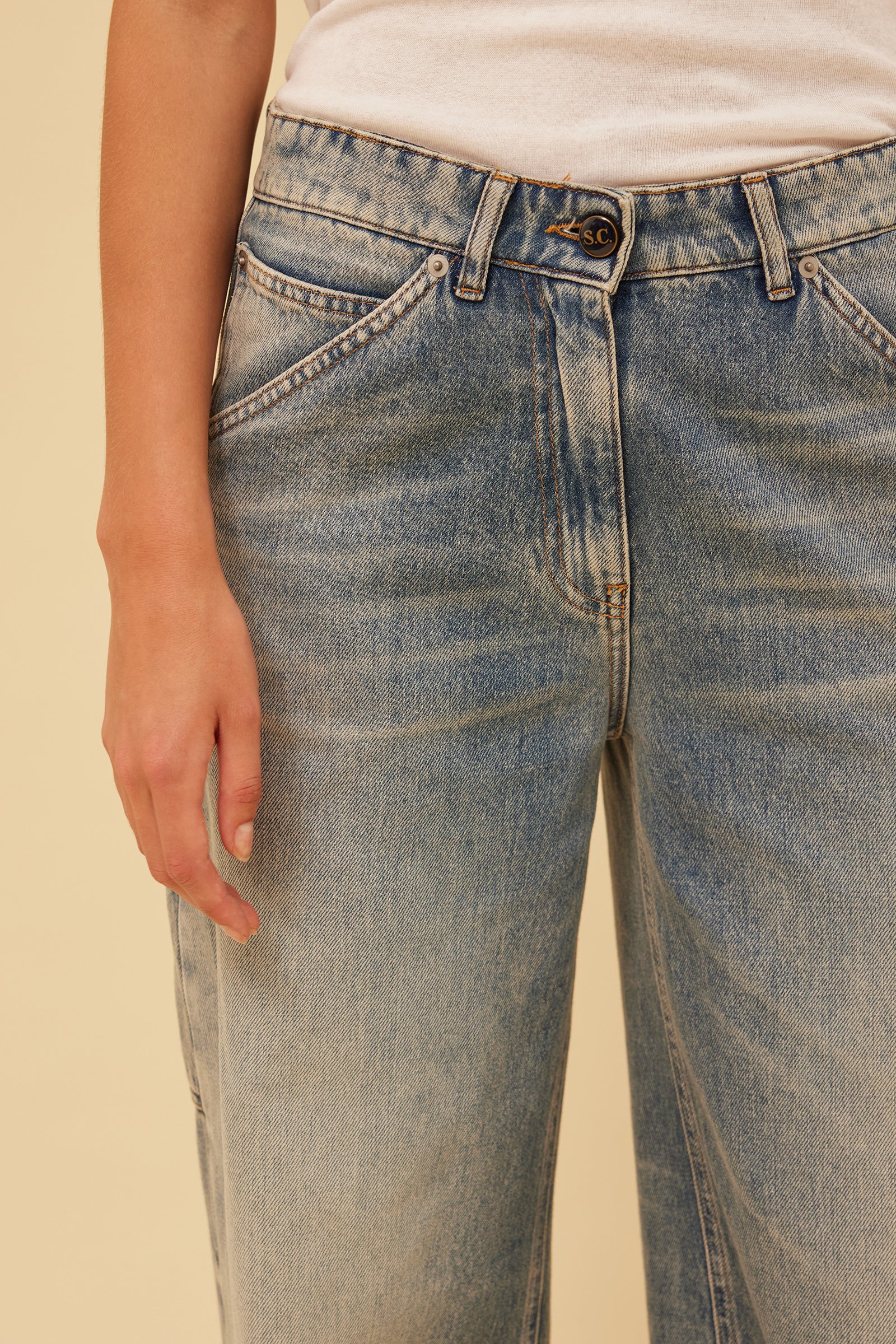 LIGHT WASH DENIM