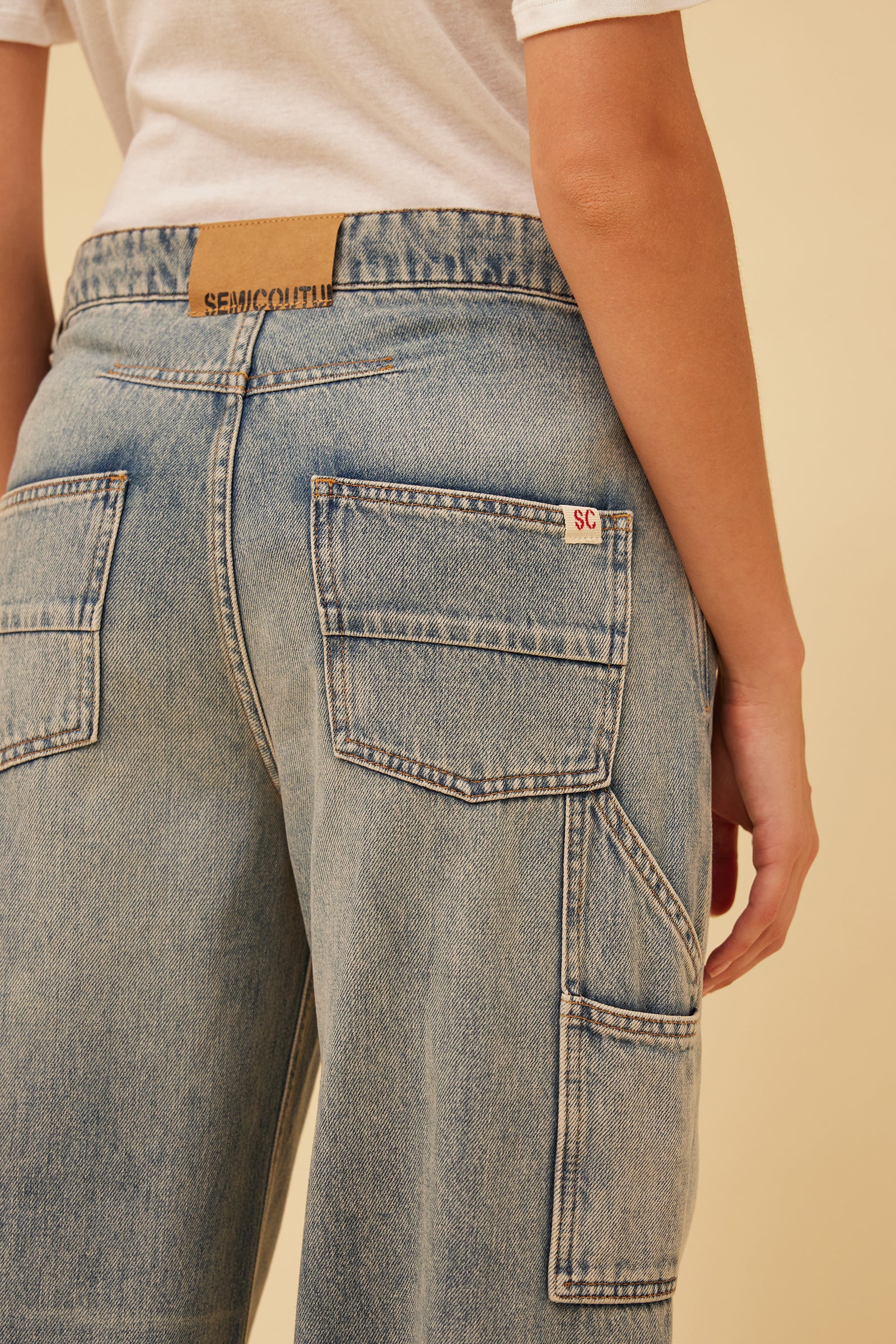 LIGHT WASH DENIM
