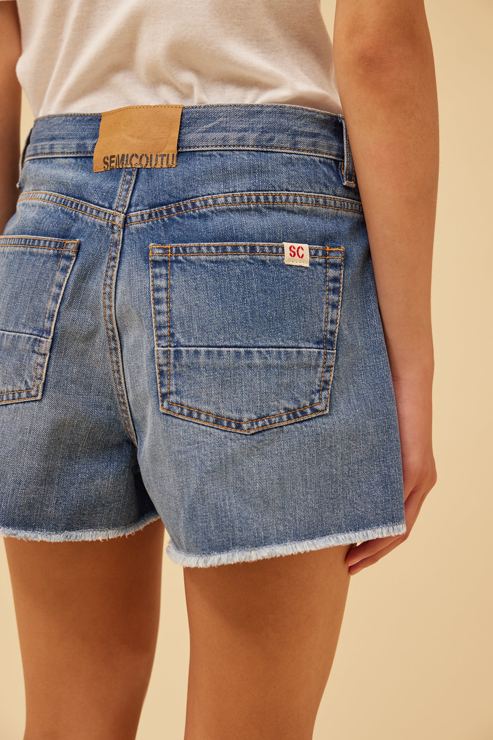 SHORTS IN DENIM
