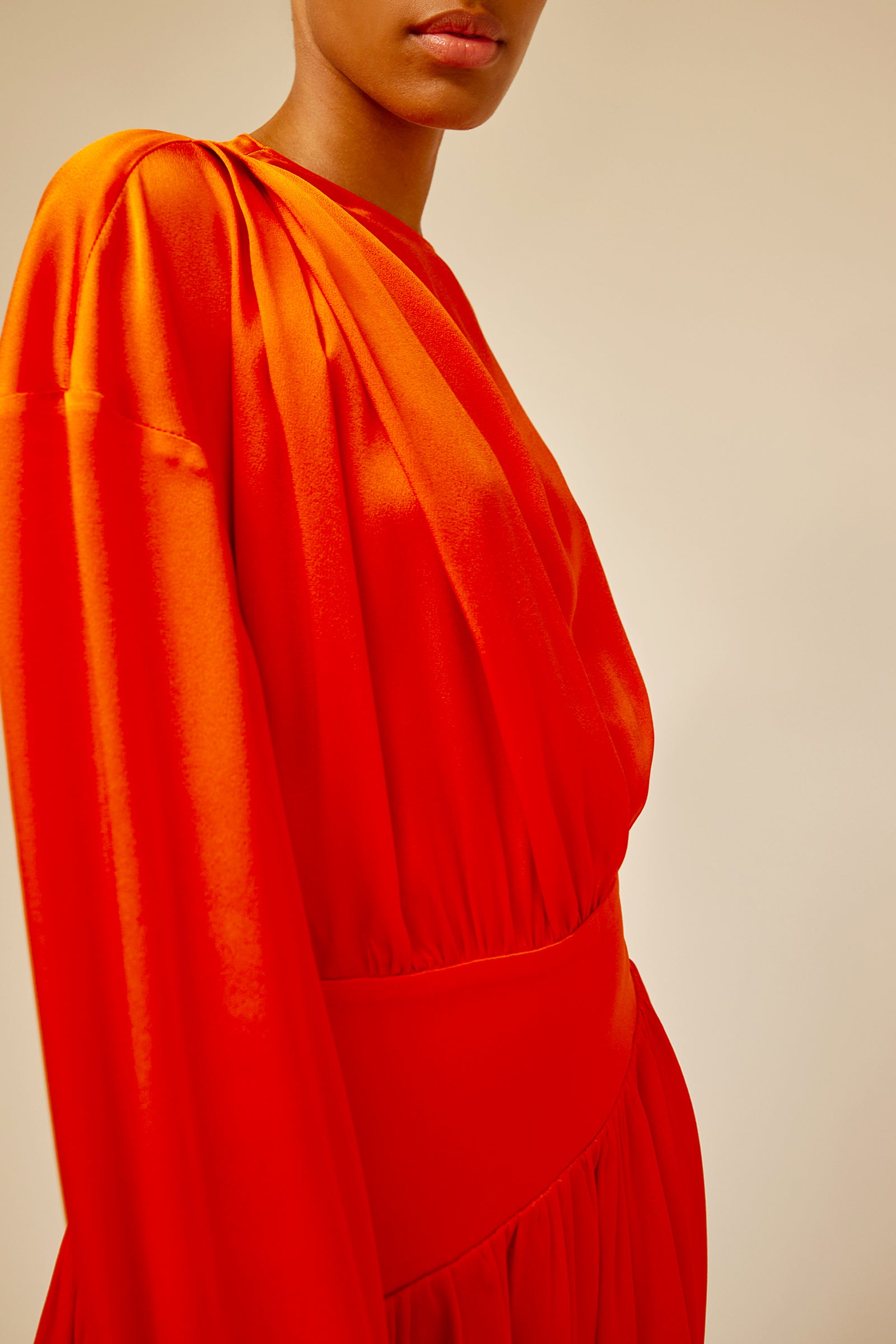 LIGHT SATIN CREW-NECK DRESS