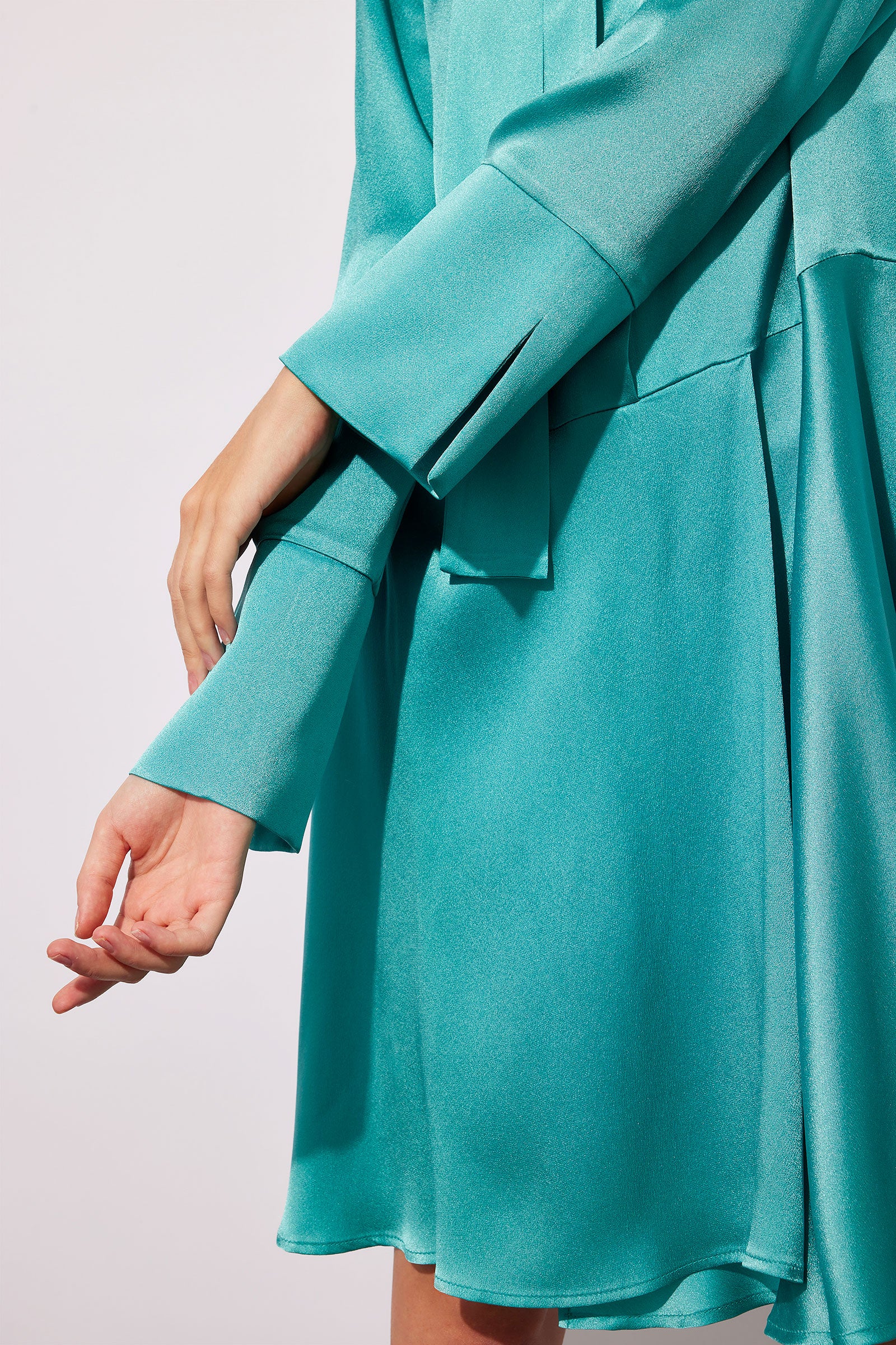 LIGHT SATIN DRESS WITH SCARF