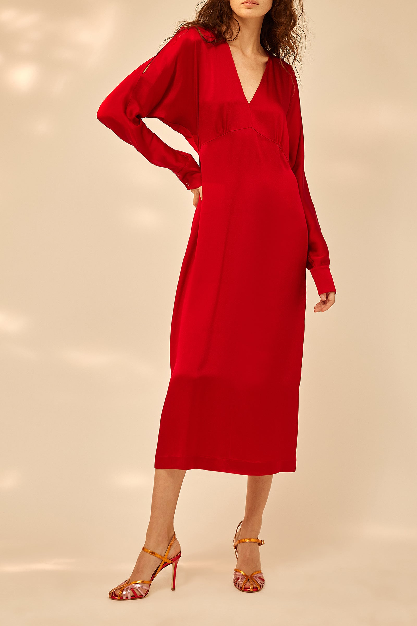 LIGHT SATIN LONG-SLEEVED DRESS