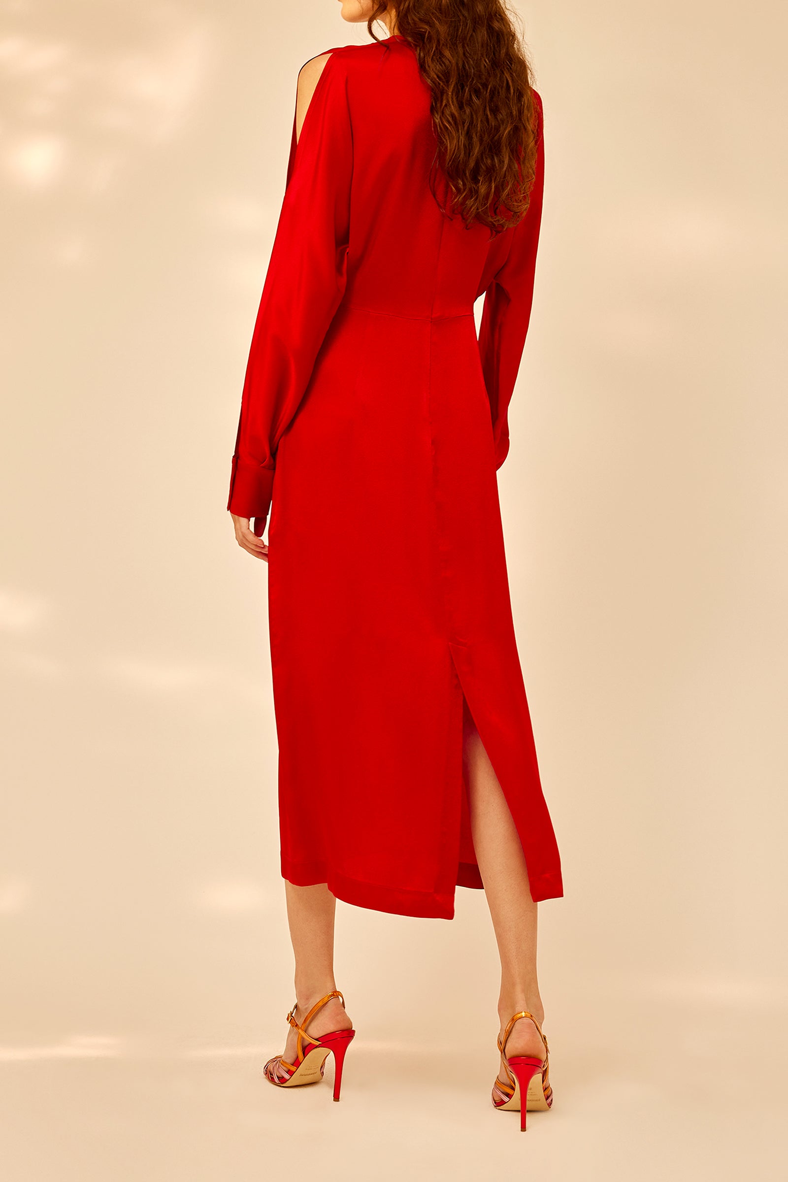 LIGHT SATIN LONG-SLEEVED DRESS