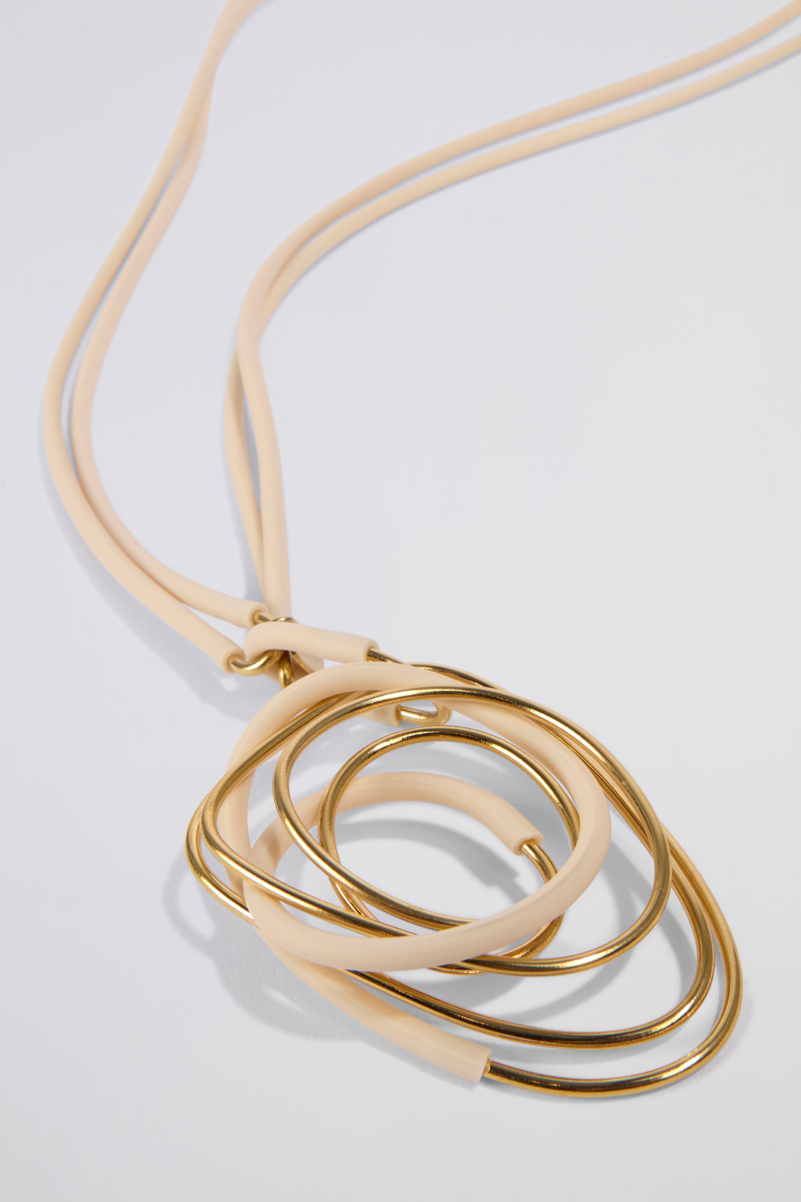 MULTI-STRAND LONG NECKLACE