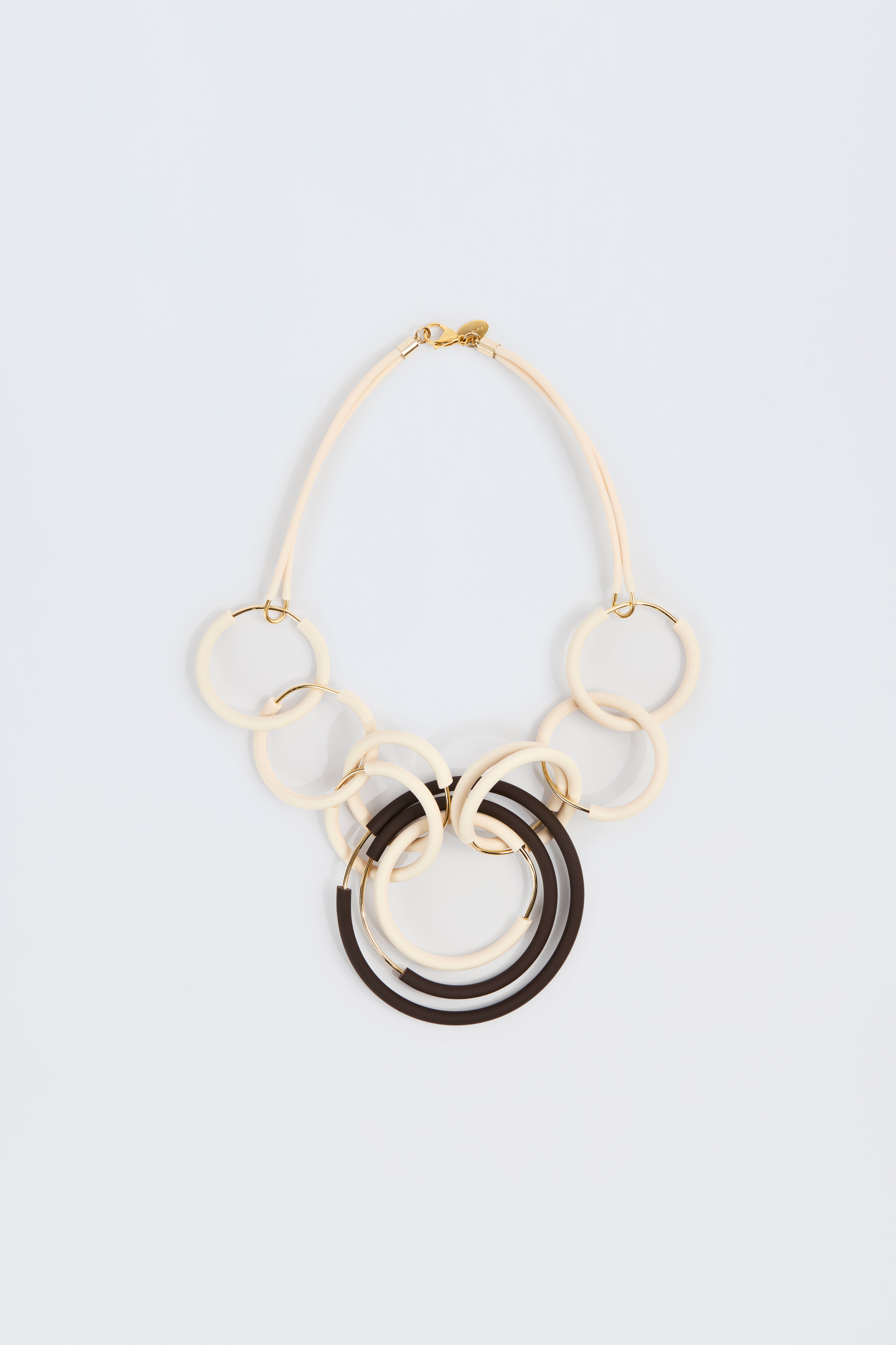 CHOKER WITH CIRCLE ELEMENTS