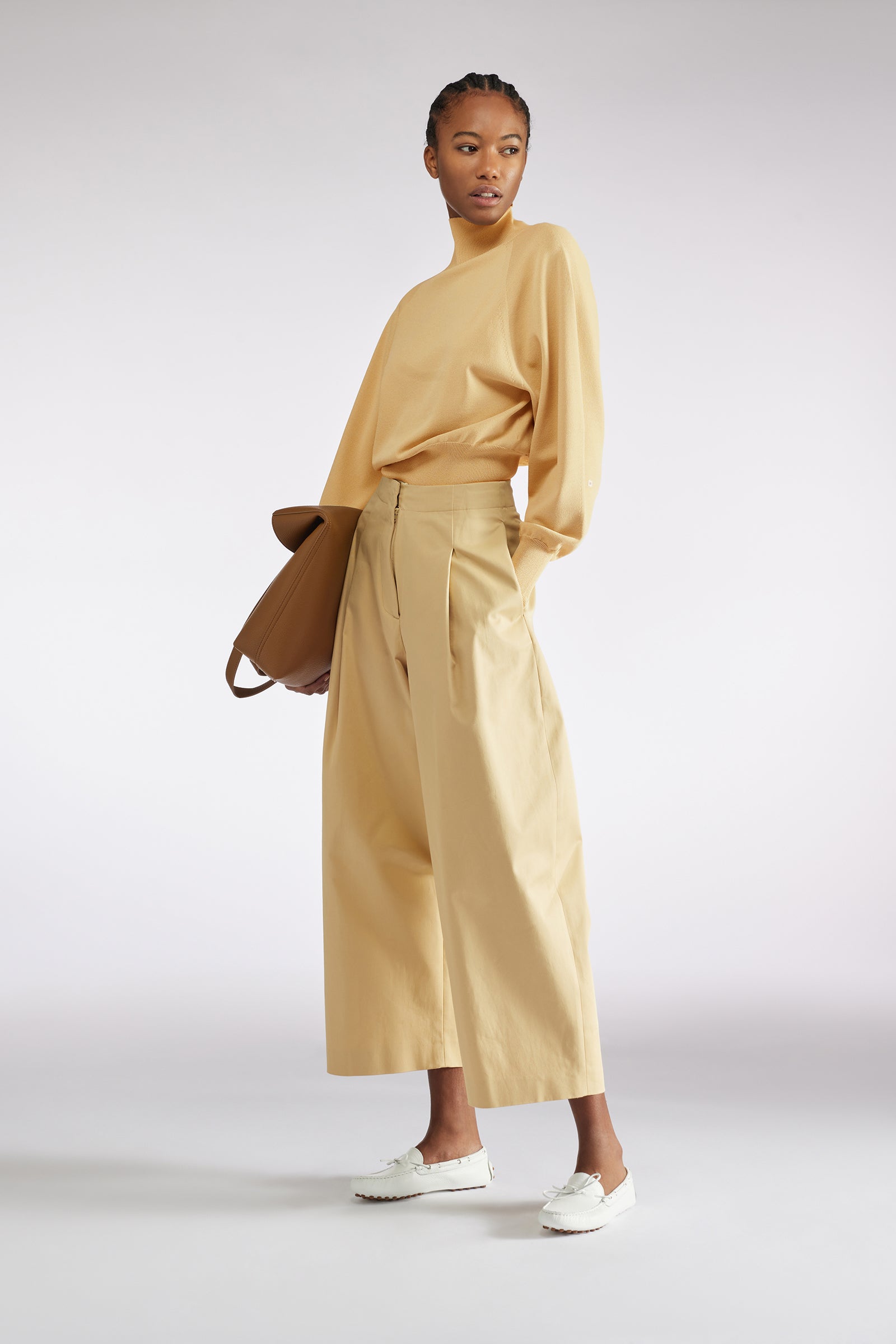 SWEATER WITH RAGLAN SLEEVES