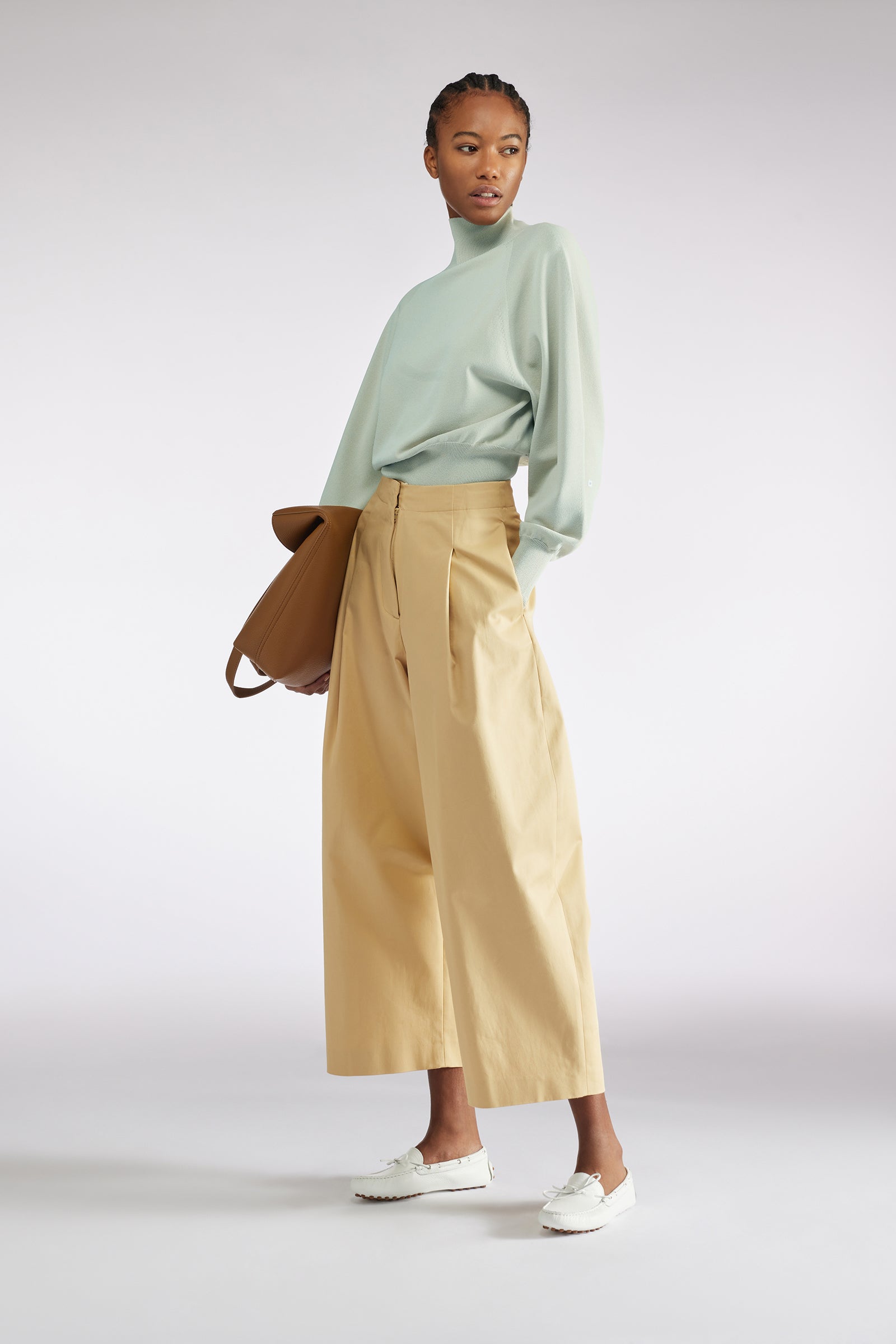 SWEATER WITH RAGLAN SLEEVES