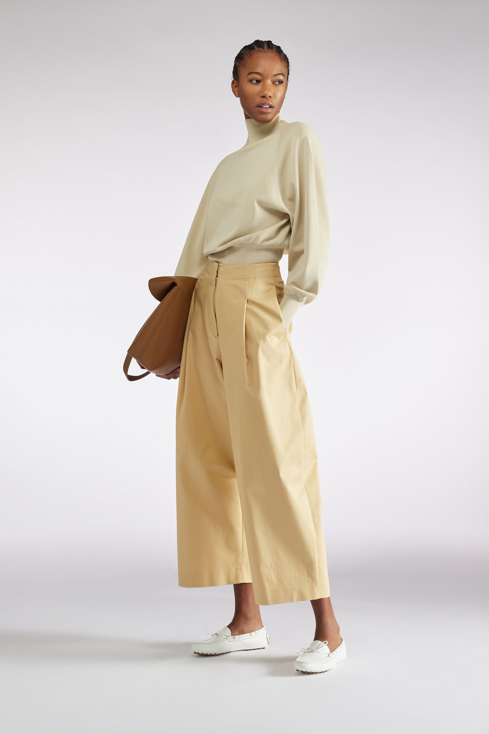 SWEATER WITH RAGLAN SLEEVES