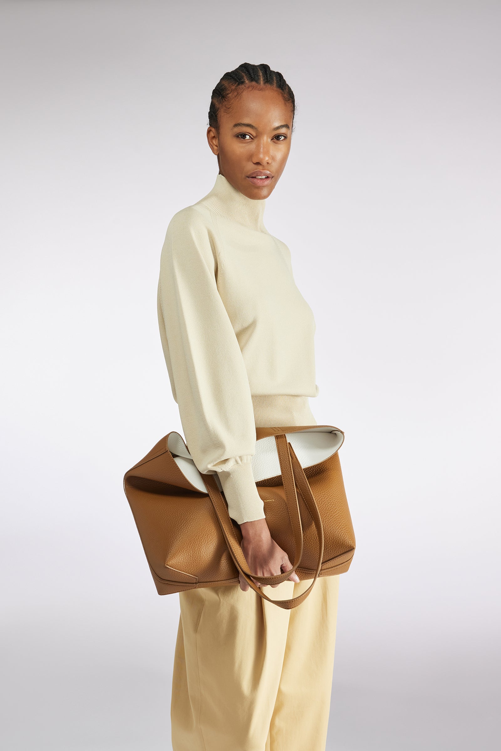 SWEATER WITH RAGLAN SLEEVES