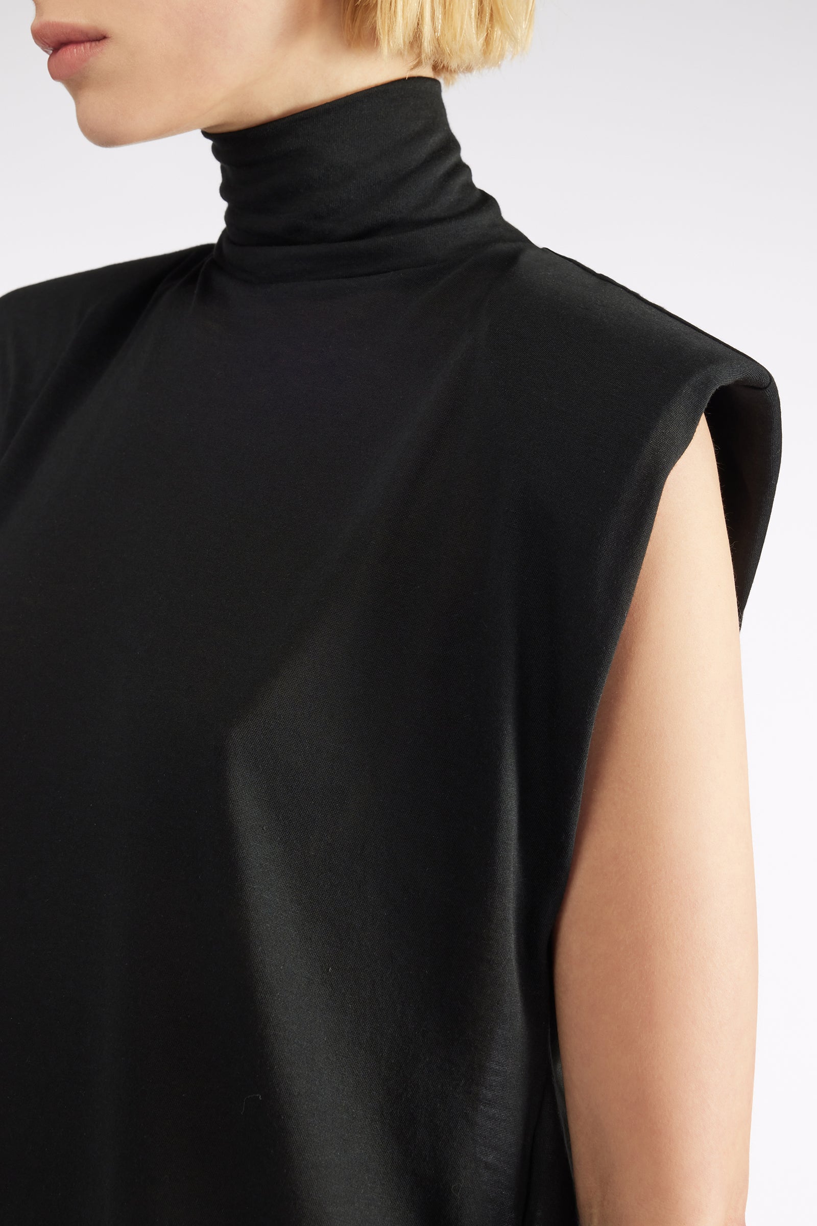 TOP WITH PADDED SHOULDERS