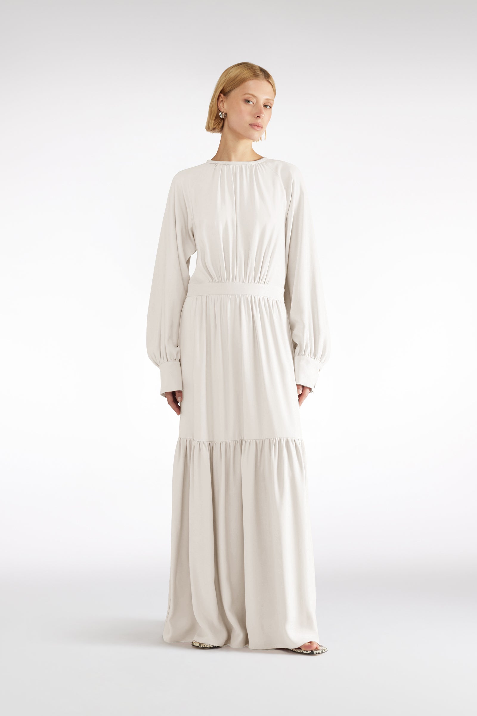 ABITO LUNGO CON BALZE