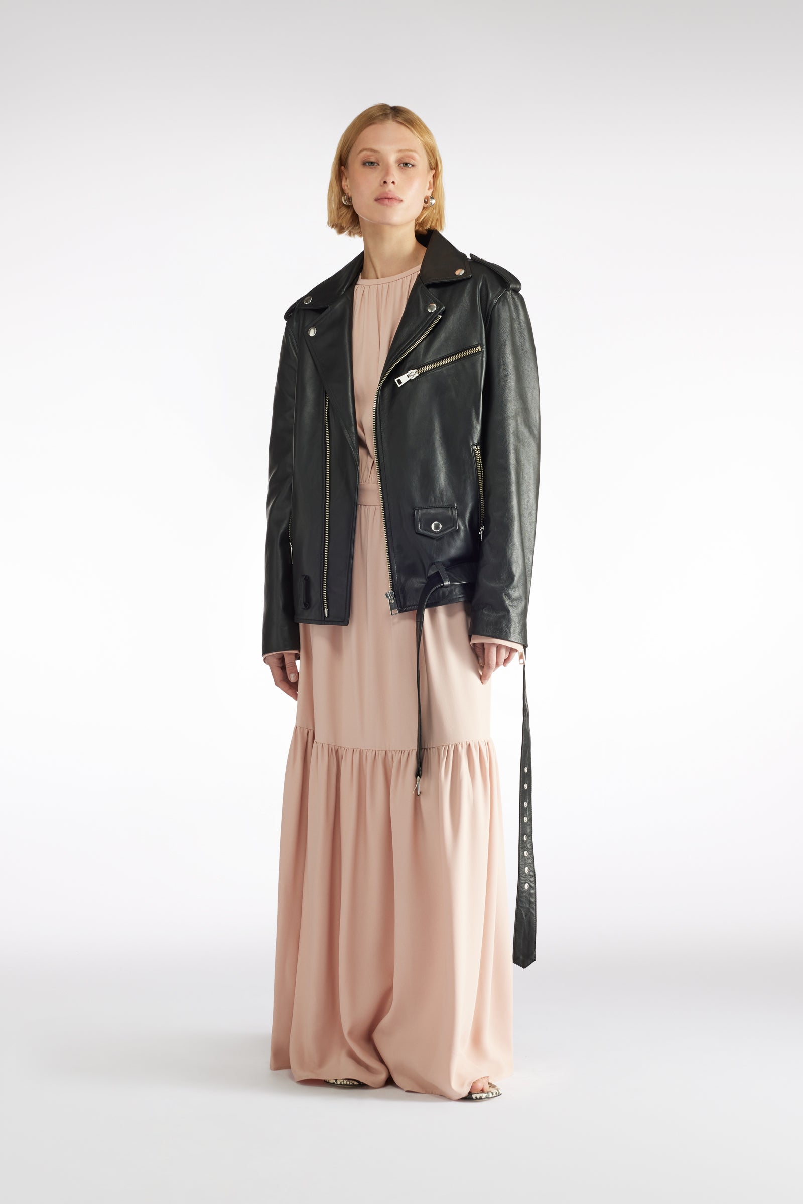 ABITO LUNGO CON BALZE