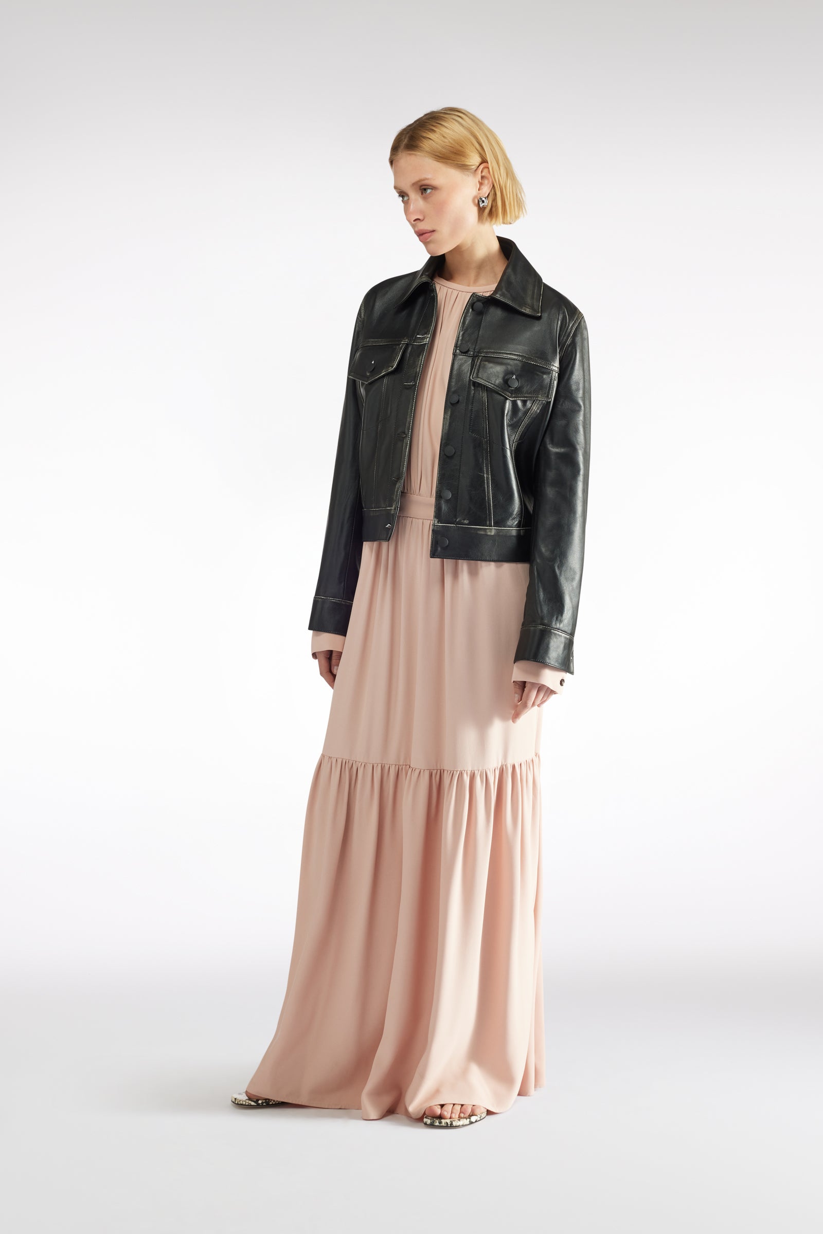 ABITO LUNGO CON BALZE