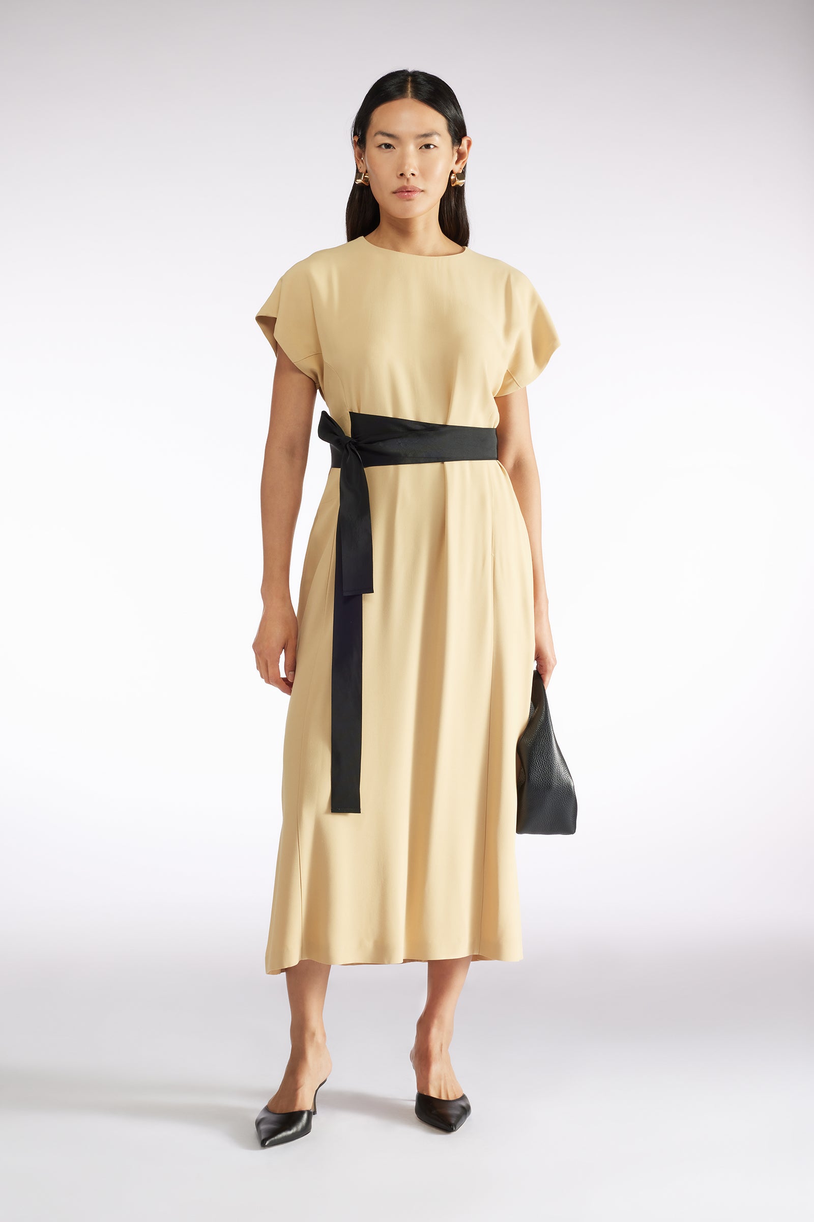 ABITO CON CINTURA IN RASO