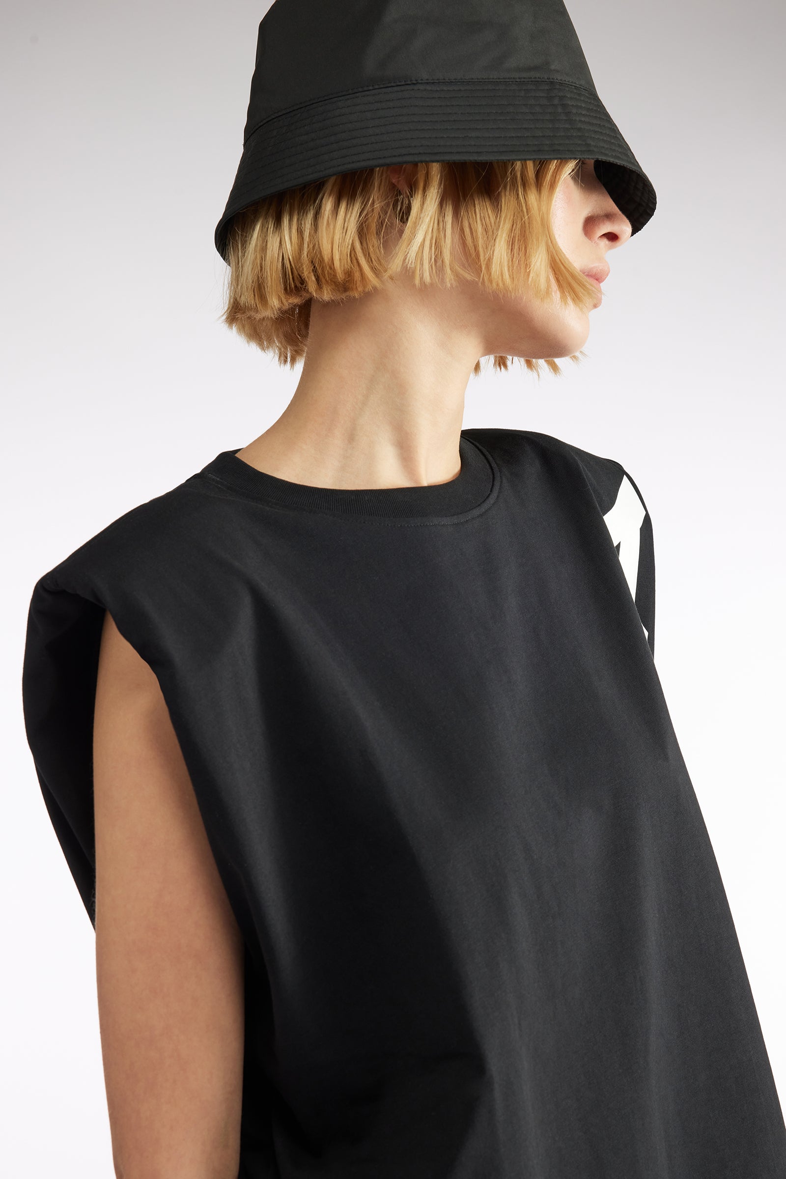 T-SHIRT WITH LOGO PRINT